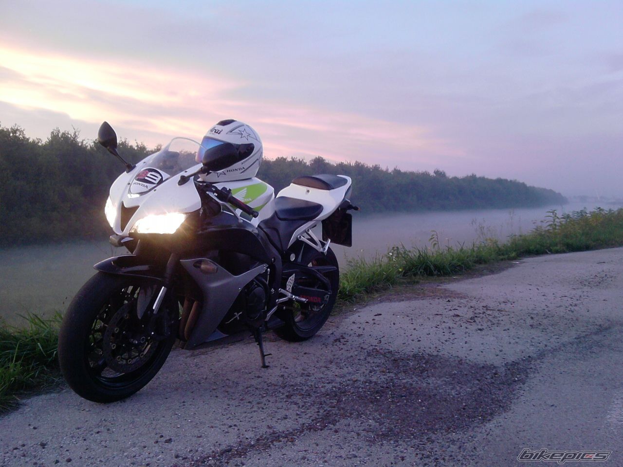 Photo 2061456