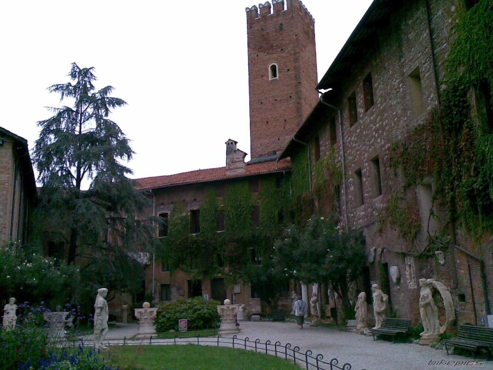 Photo 2073001