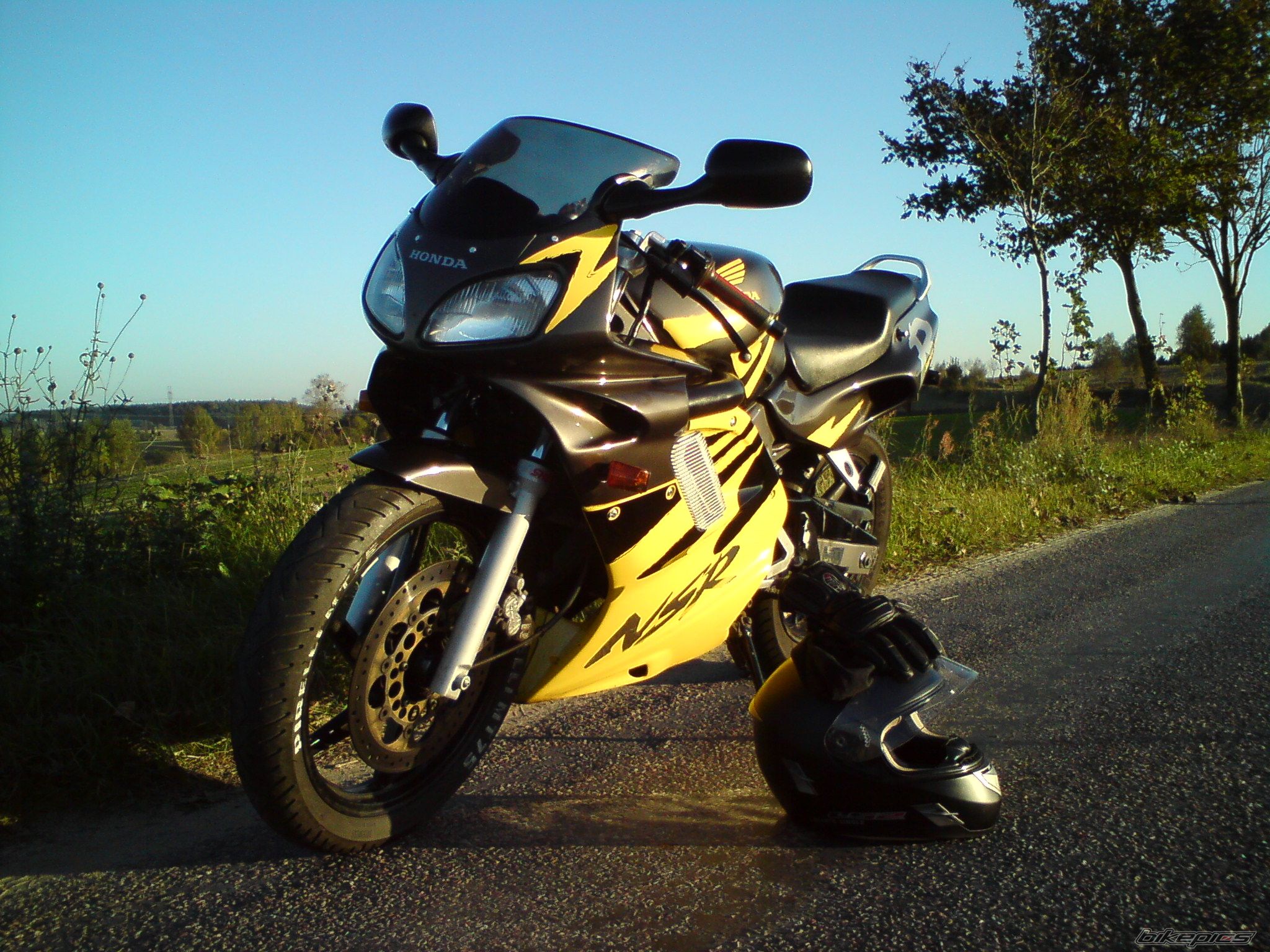 Photo 2075897