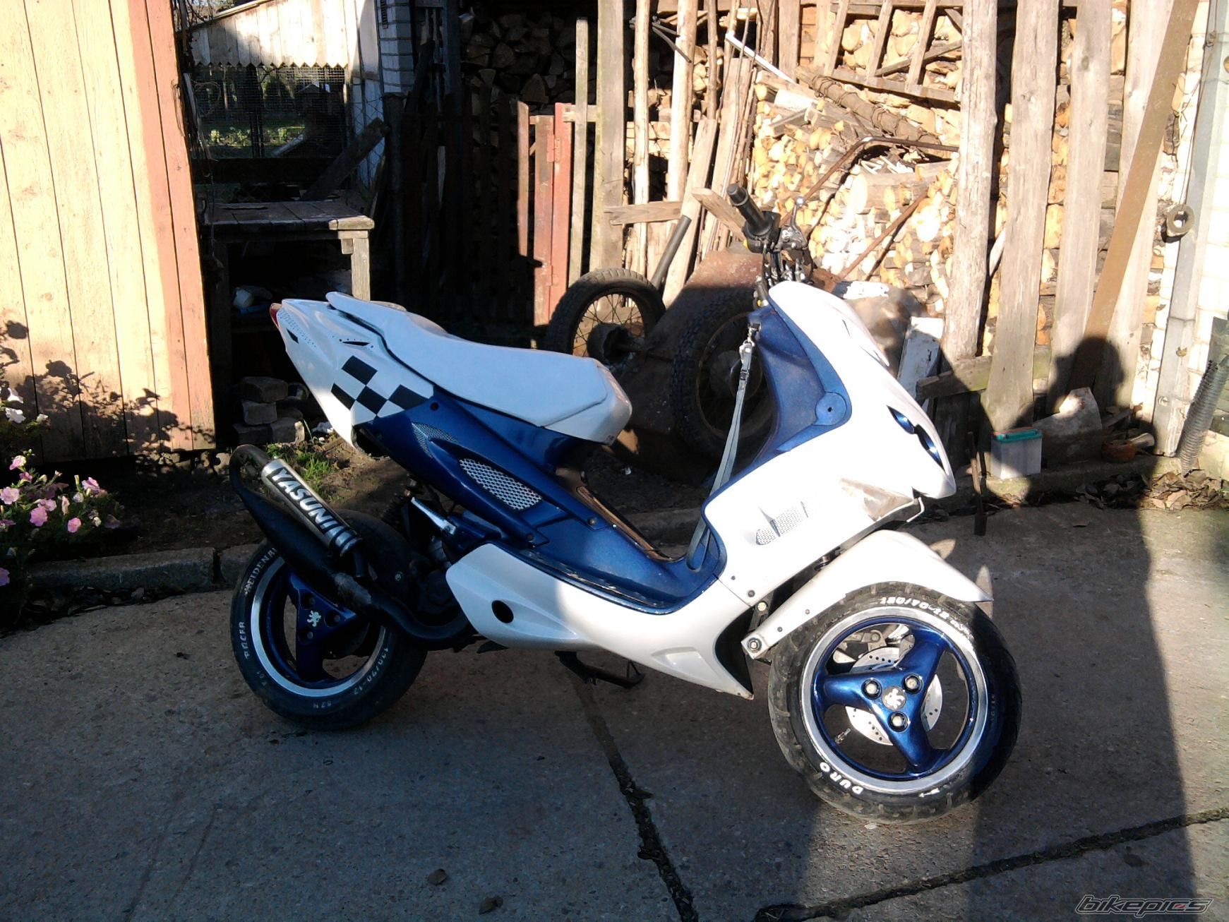 Photo 2075998