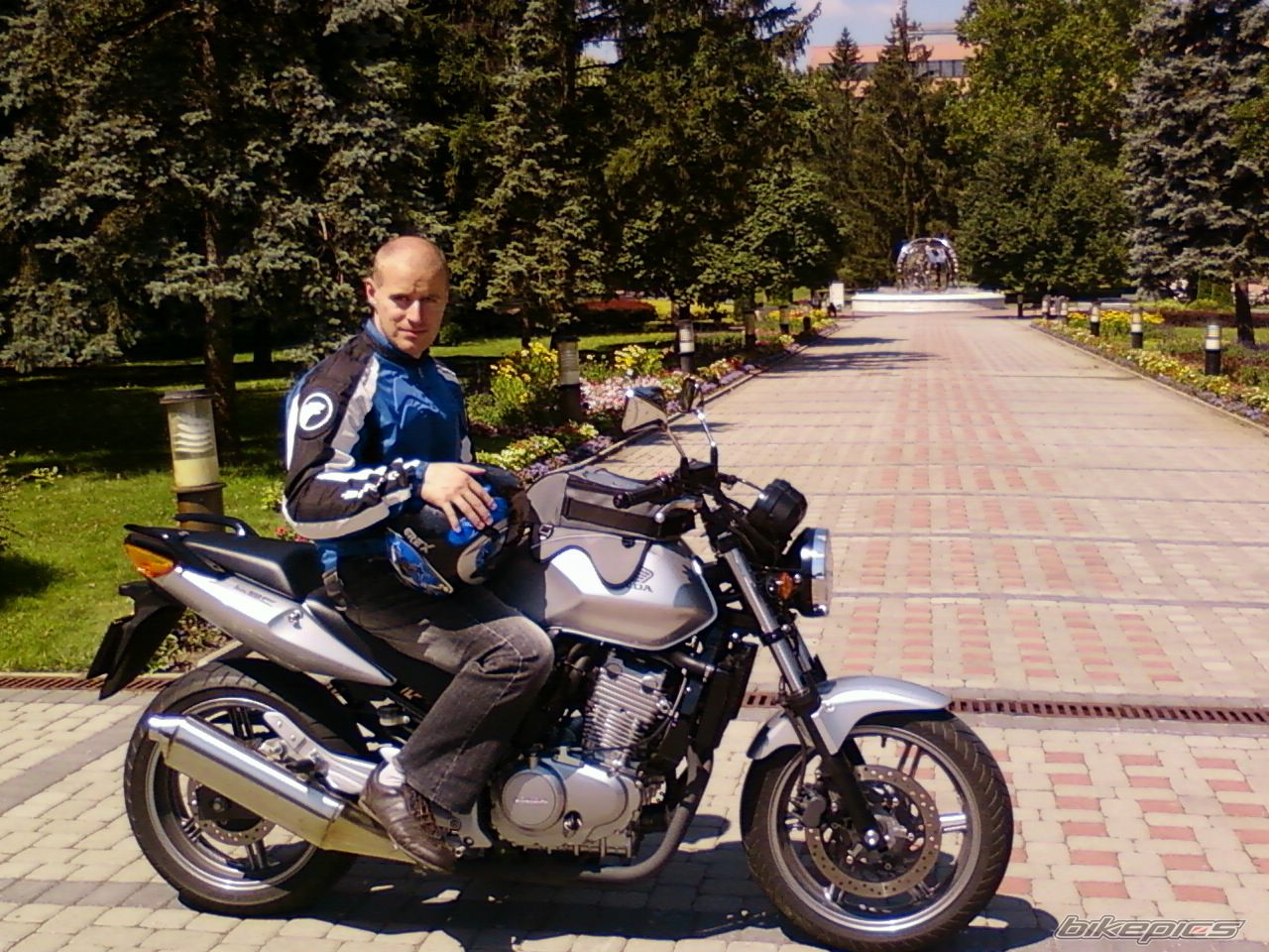 Photo 2077551