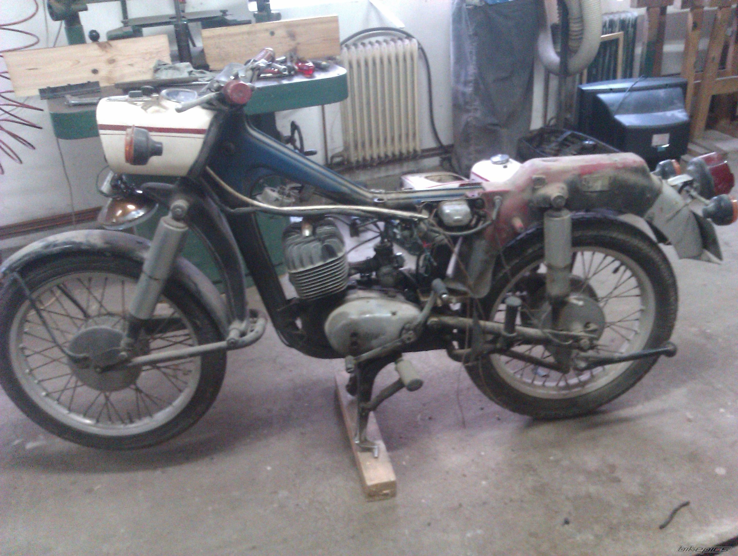 Photo 2096977
