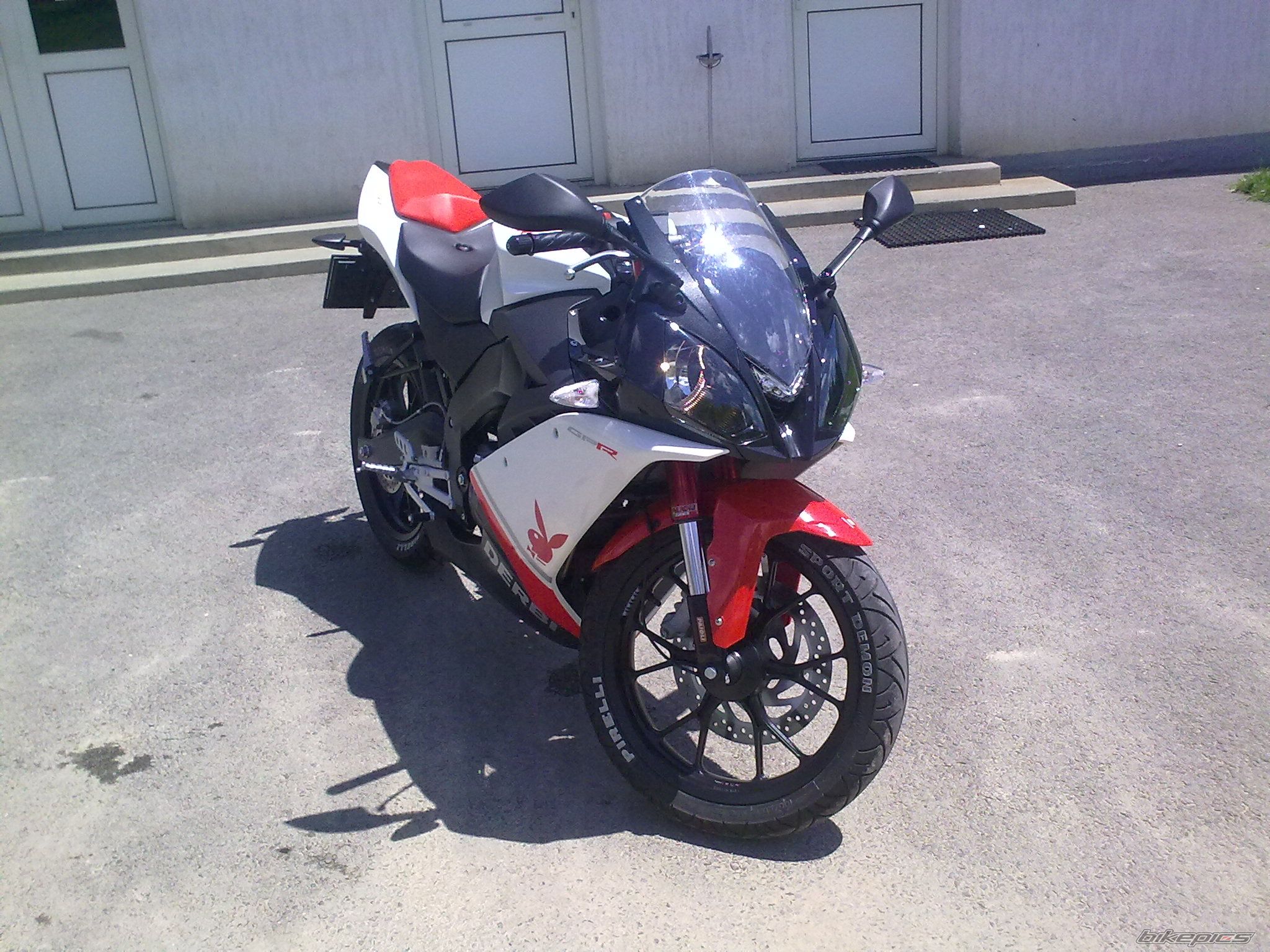 Photo 2143423
