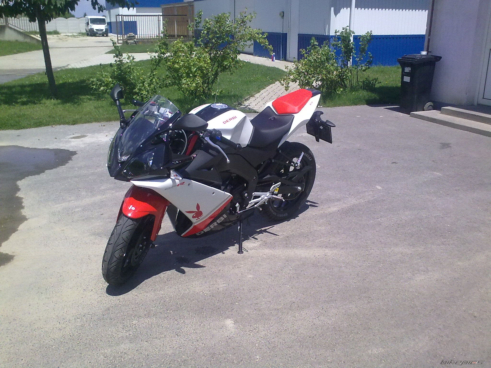 Photo 2143425