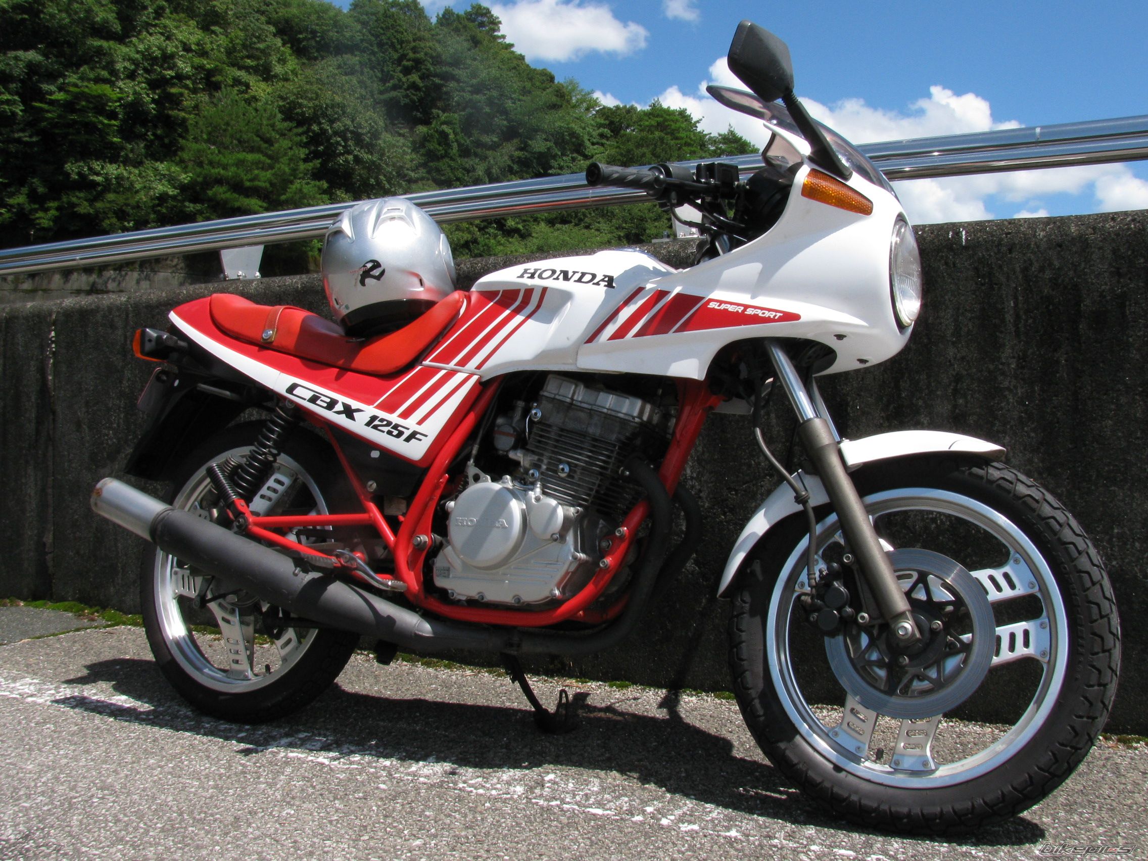 CBX 125F