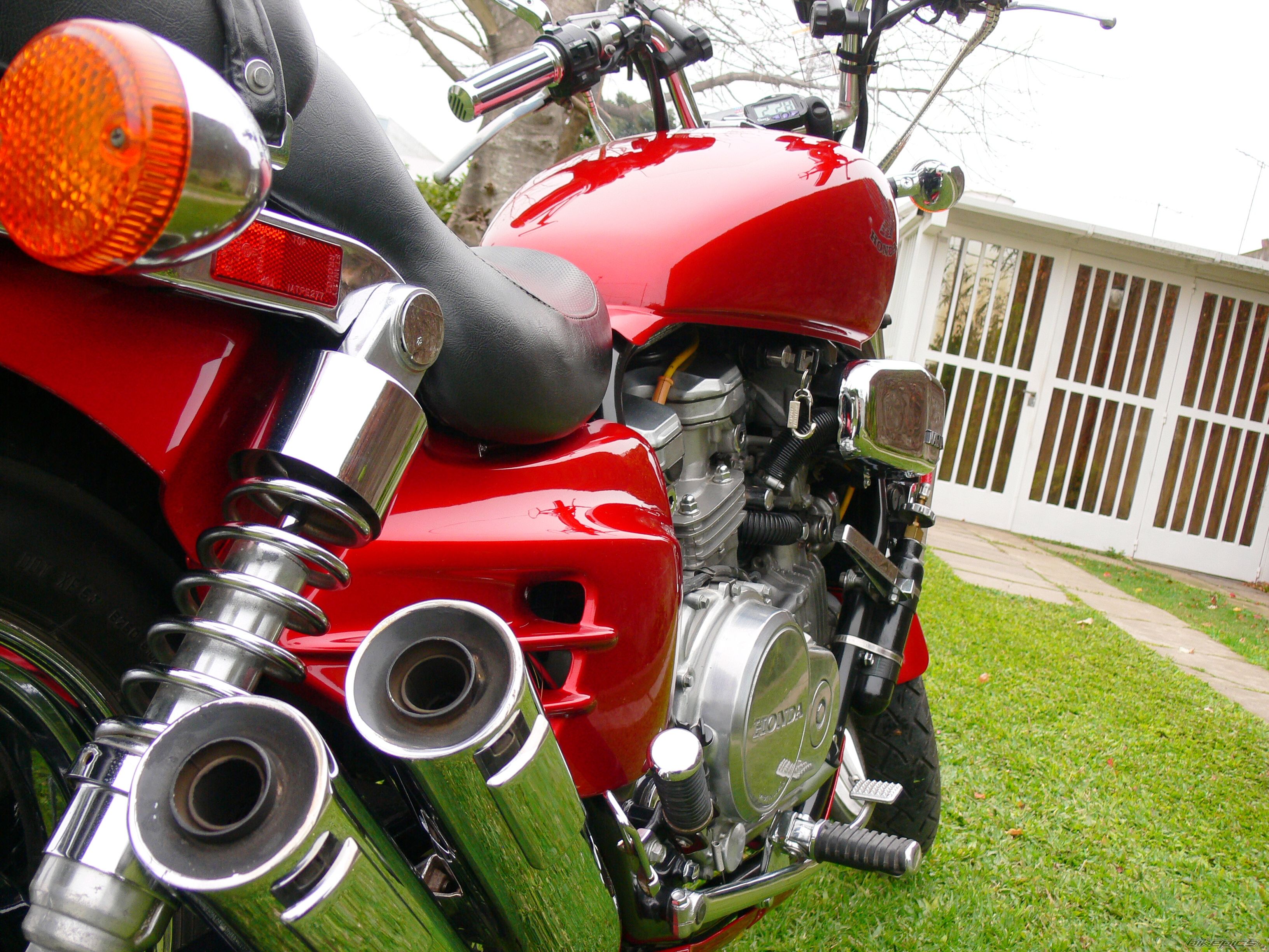 HONDA VF 700 SUPER MAGNA