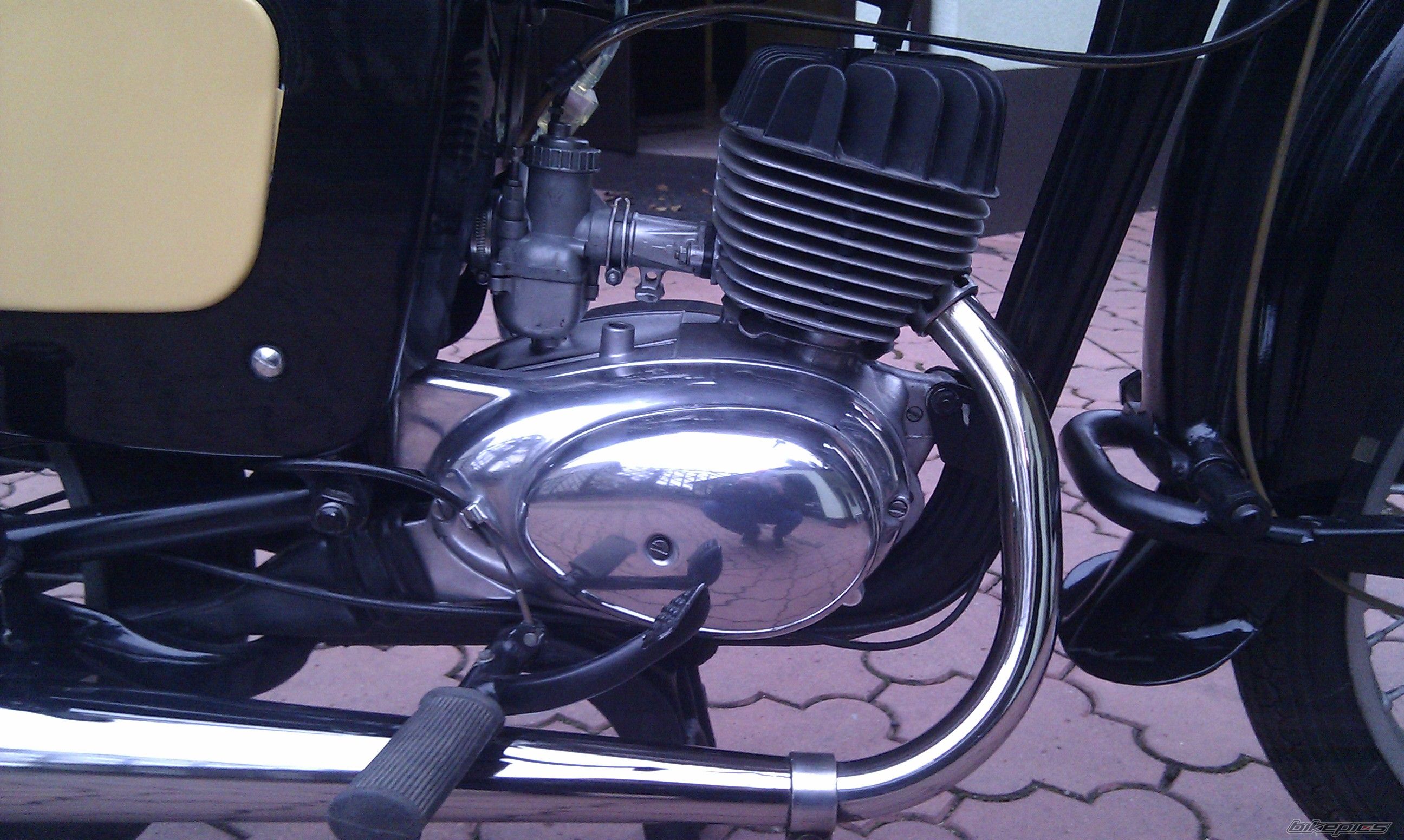 ES 150 Trophy