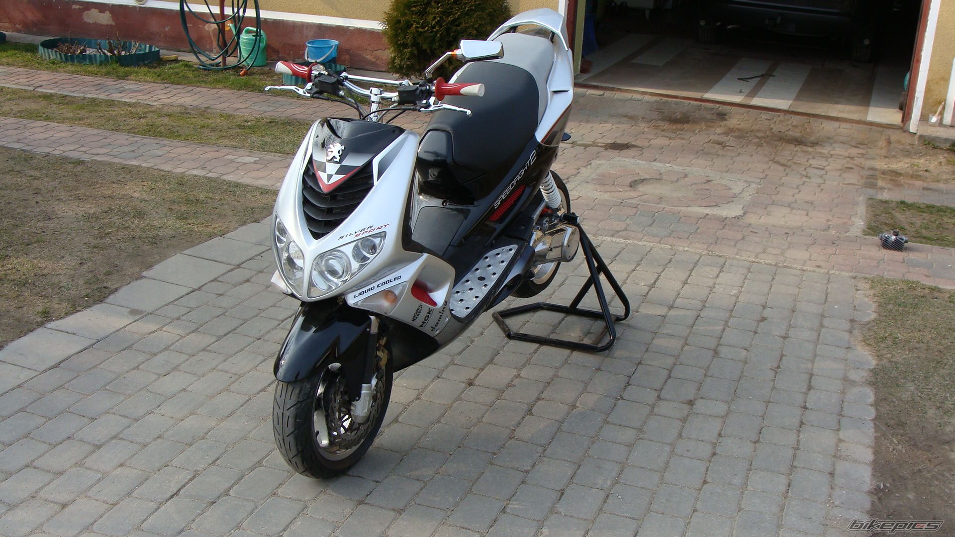 Photo 2383658