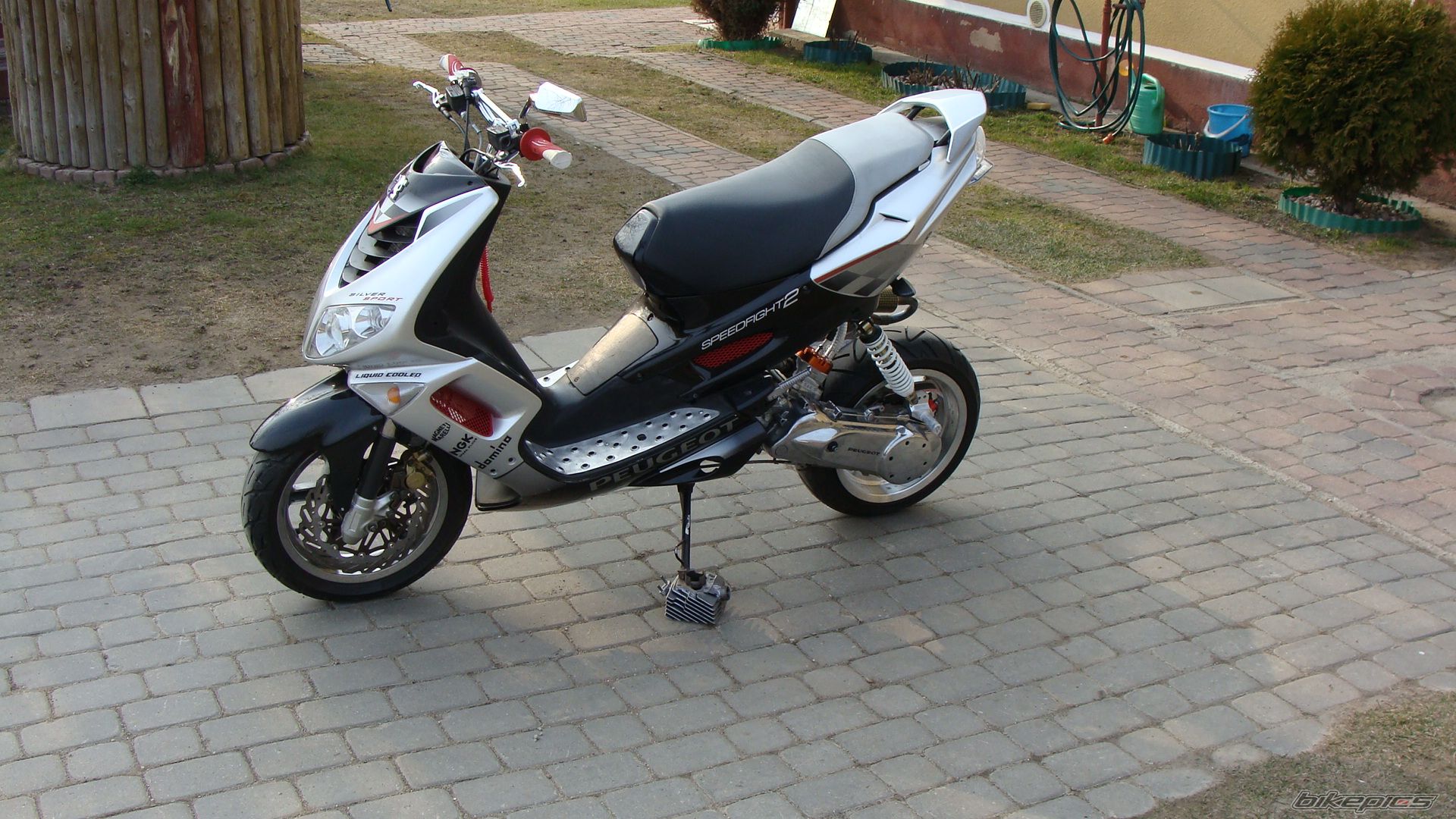 Photo 2383698