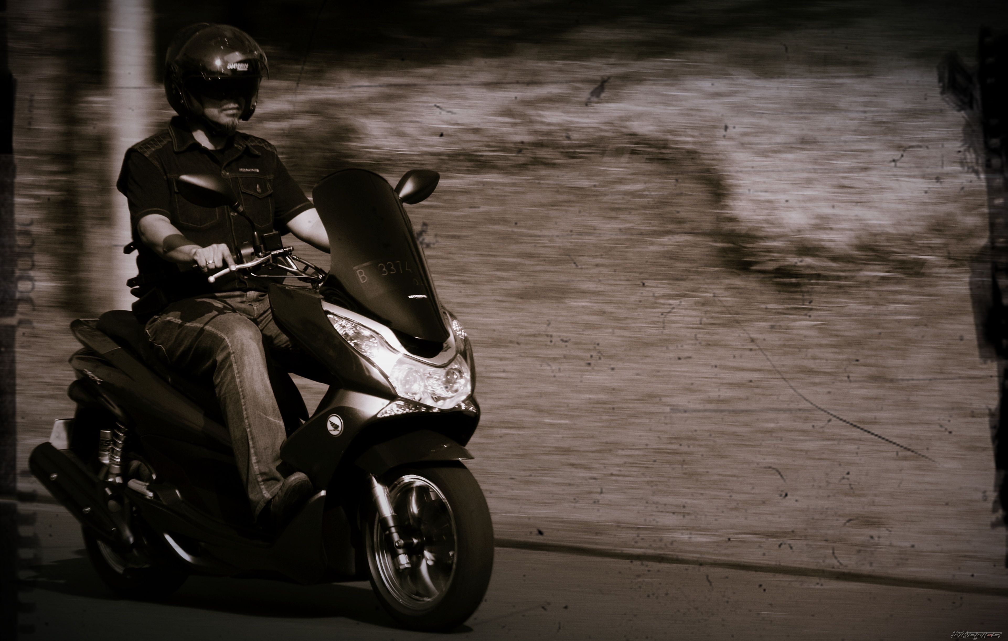 Bike Photo 2400676
