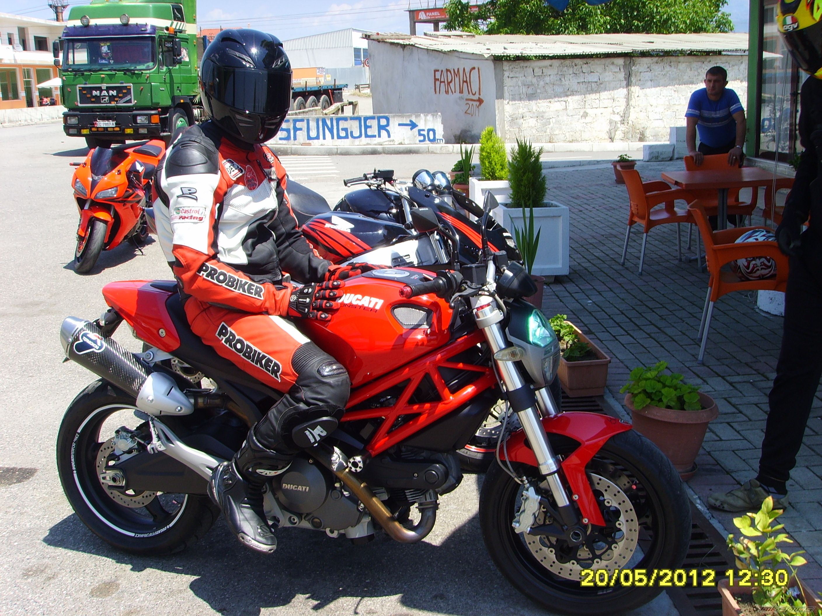 Photo 2403883