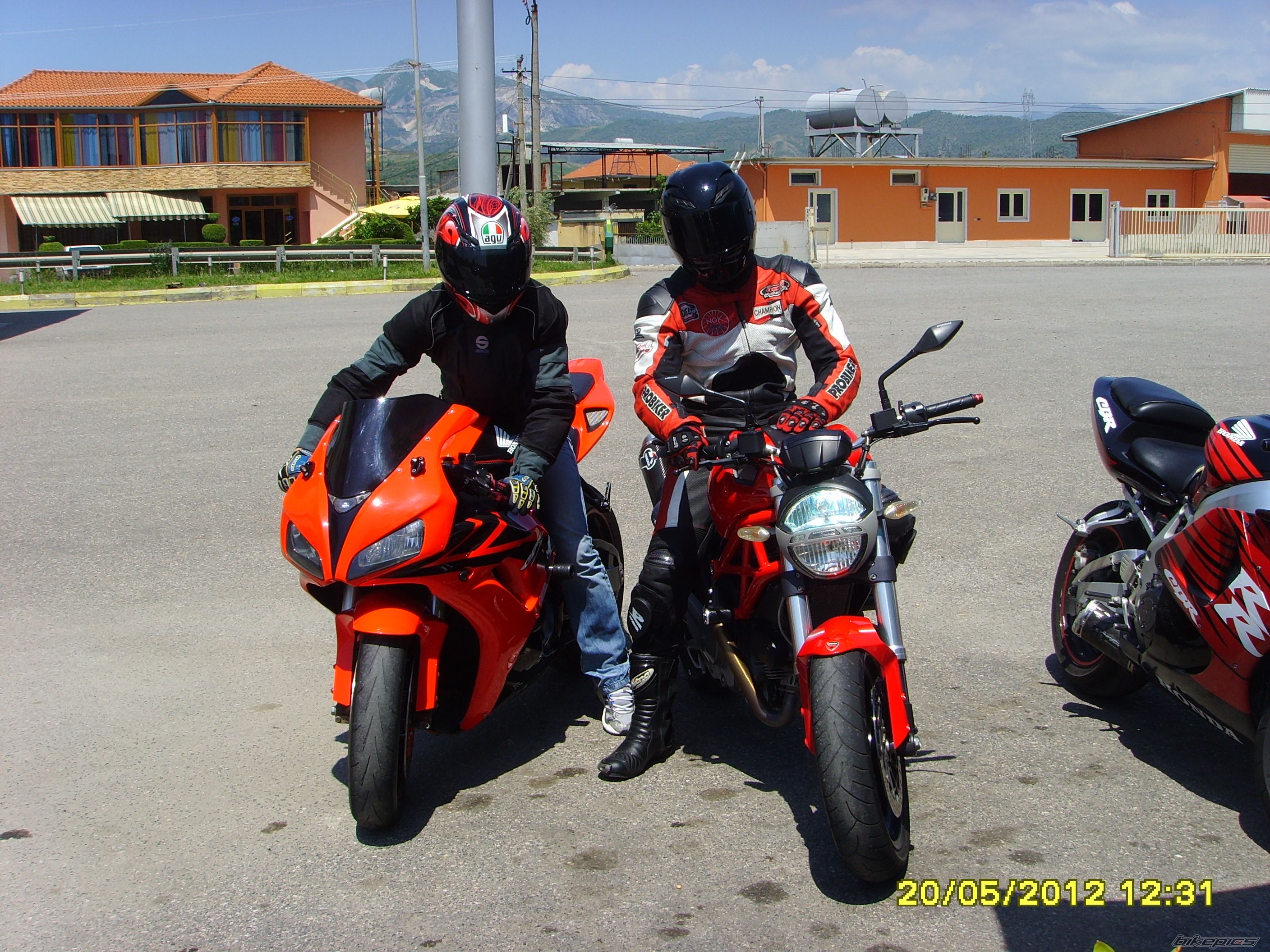 Photo 2403890