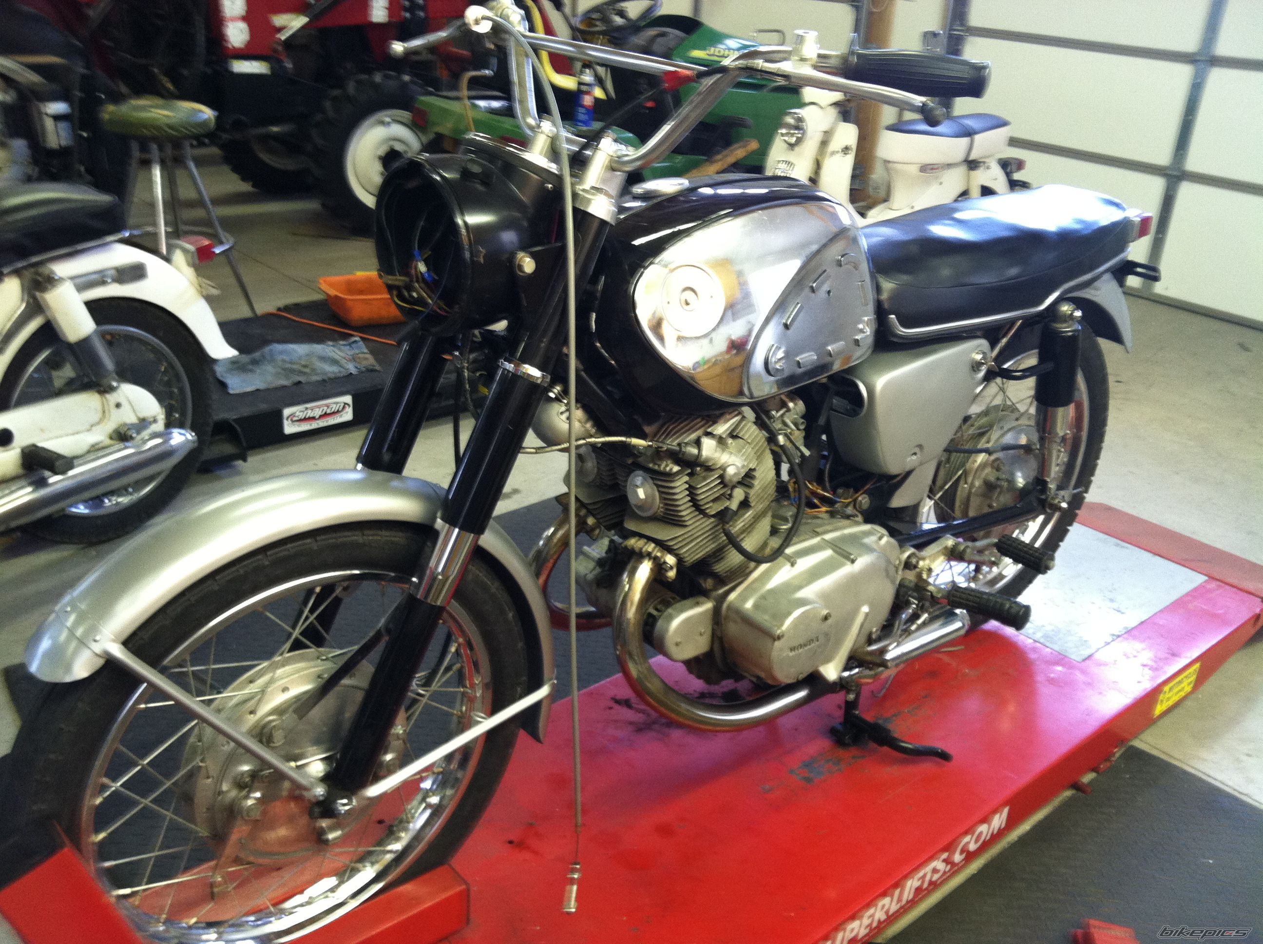 Photo 2415871