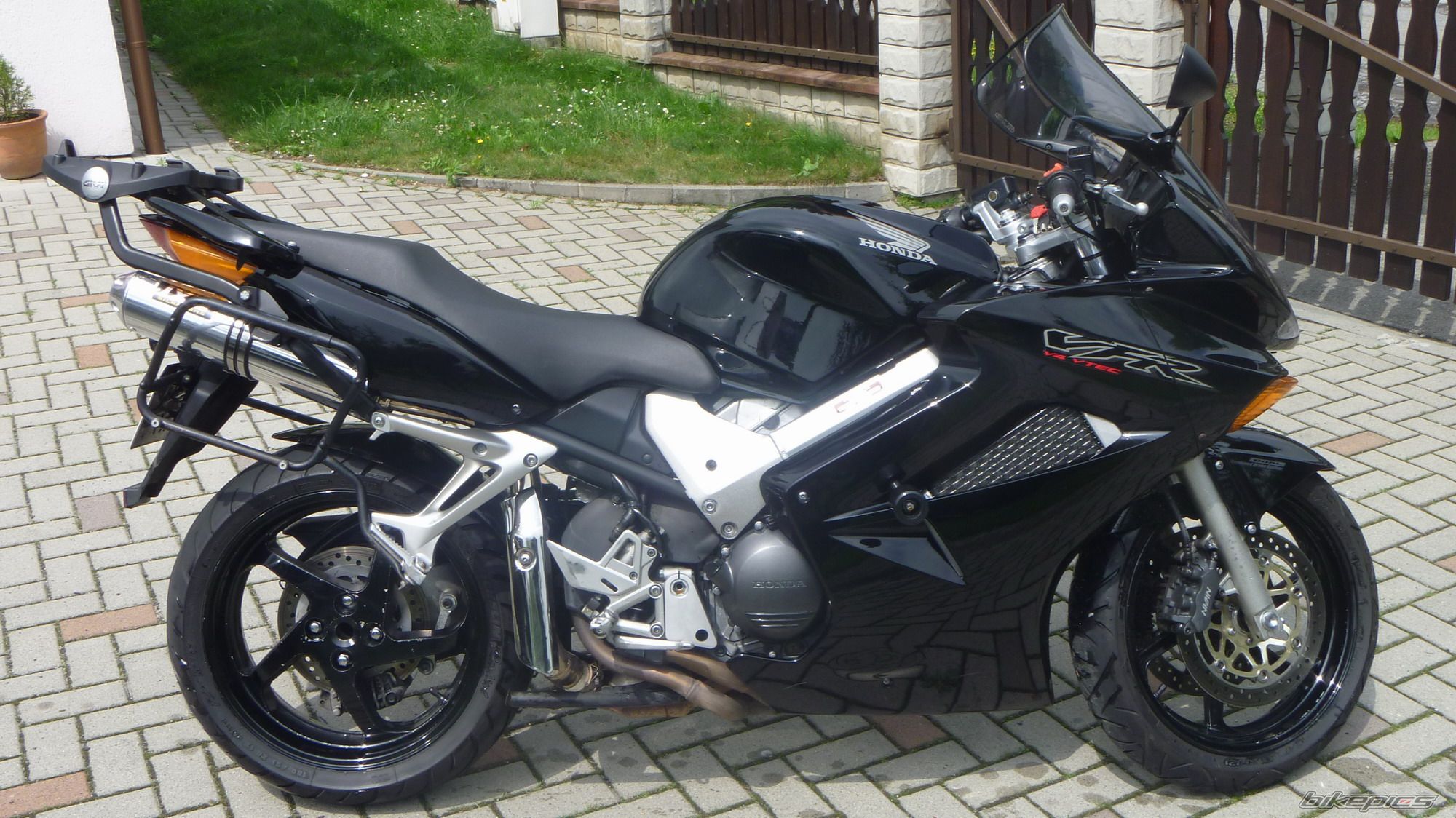 Photo 2417833