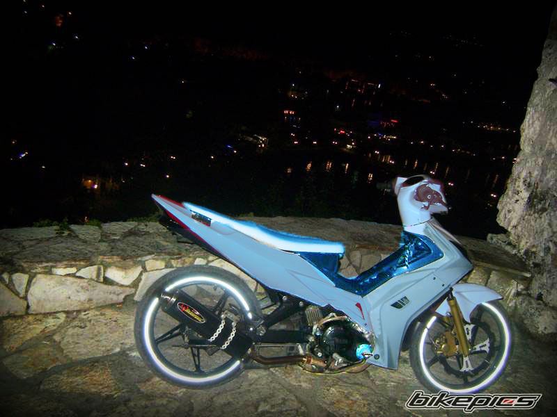 Photo 2425896
