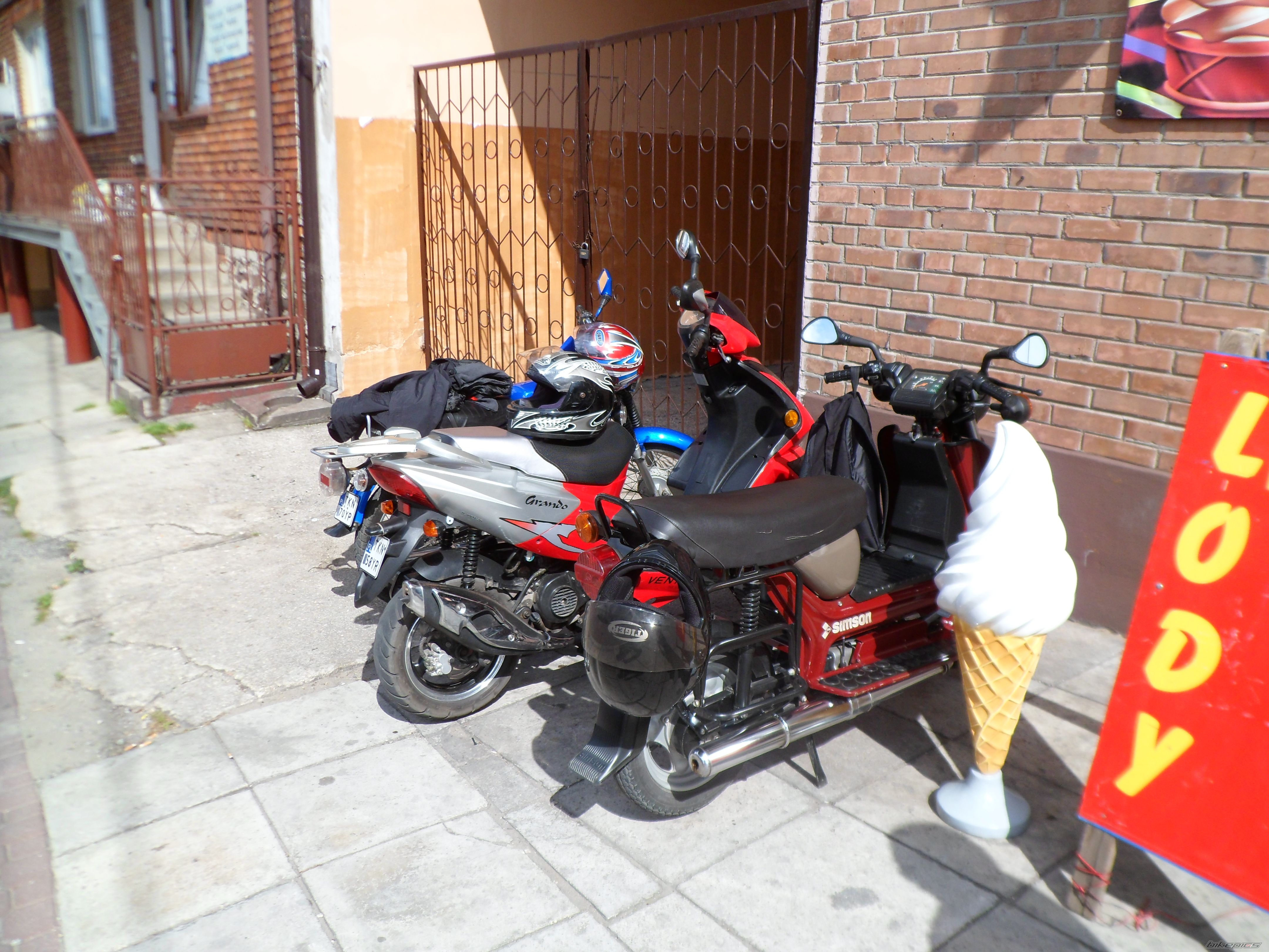Photo 2429577