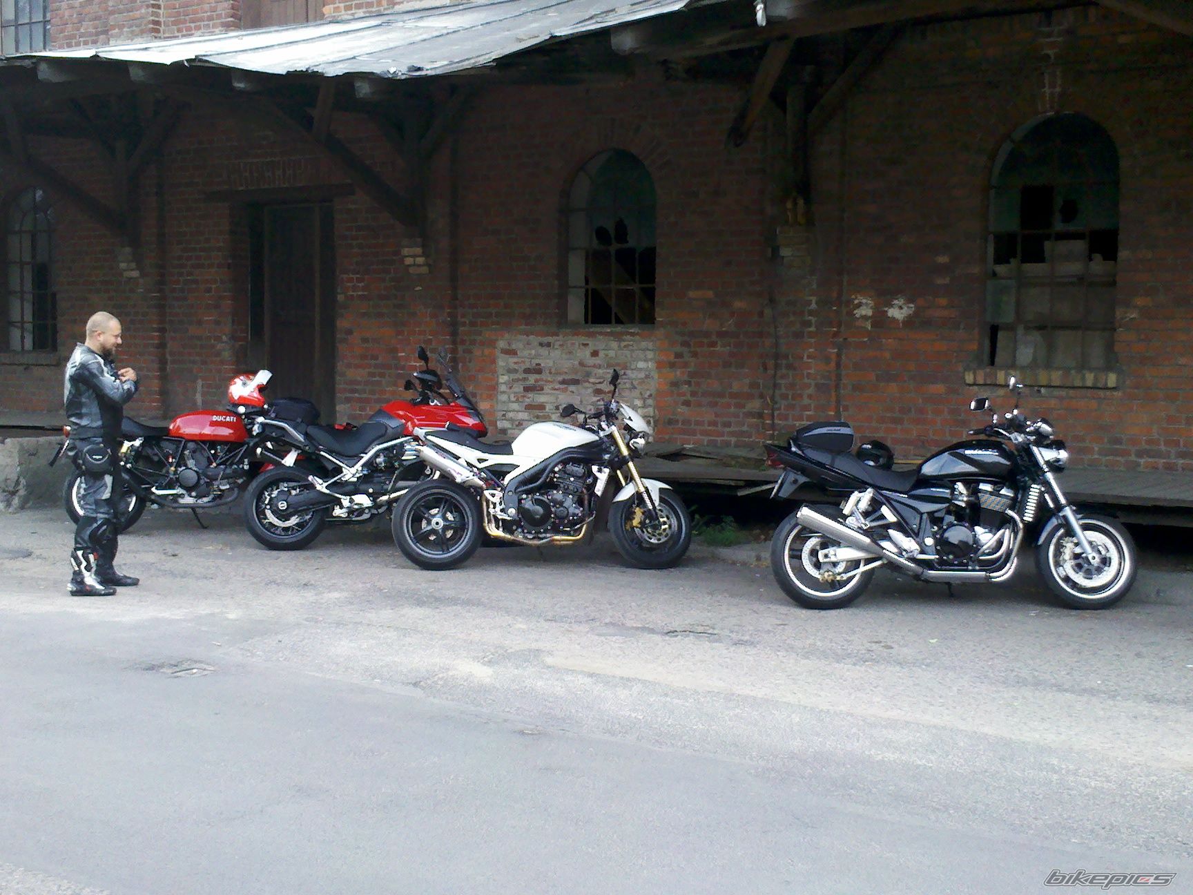 Photo 2433049