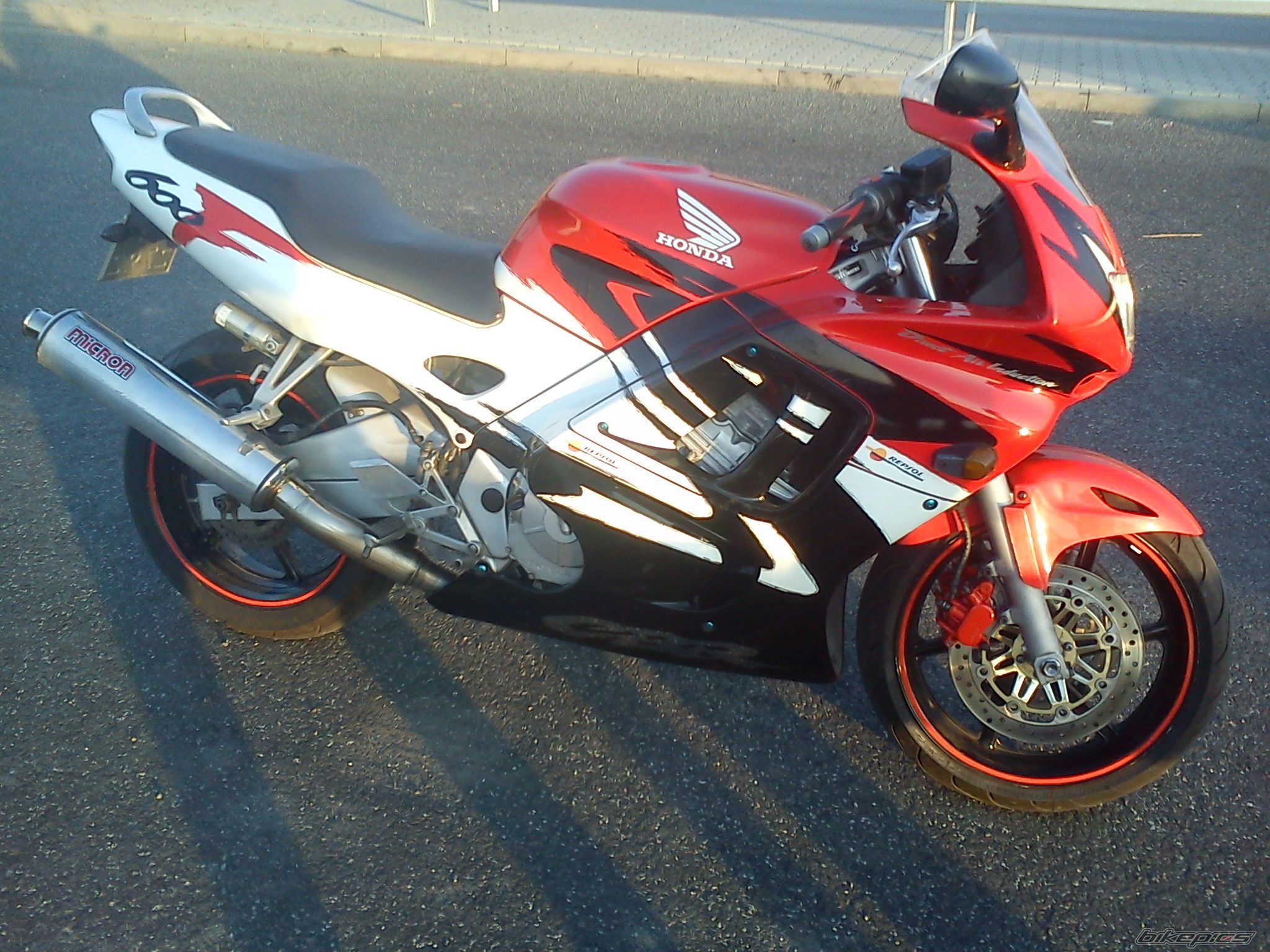 Photo 2438410