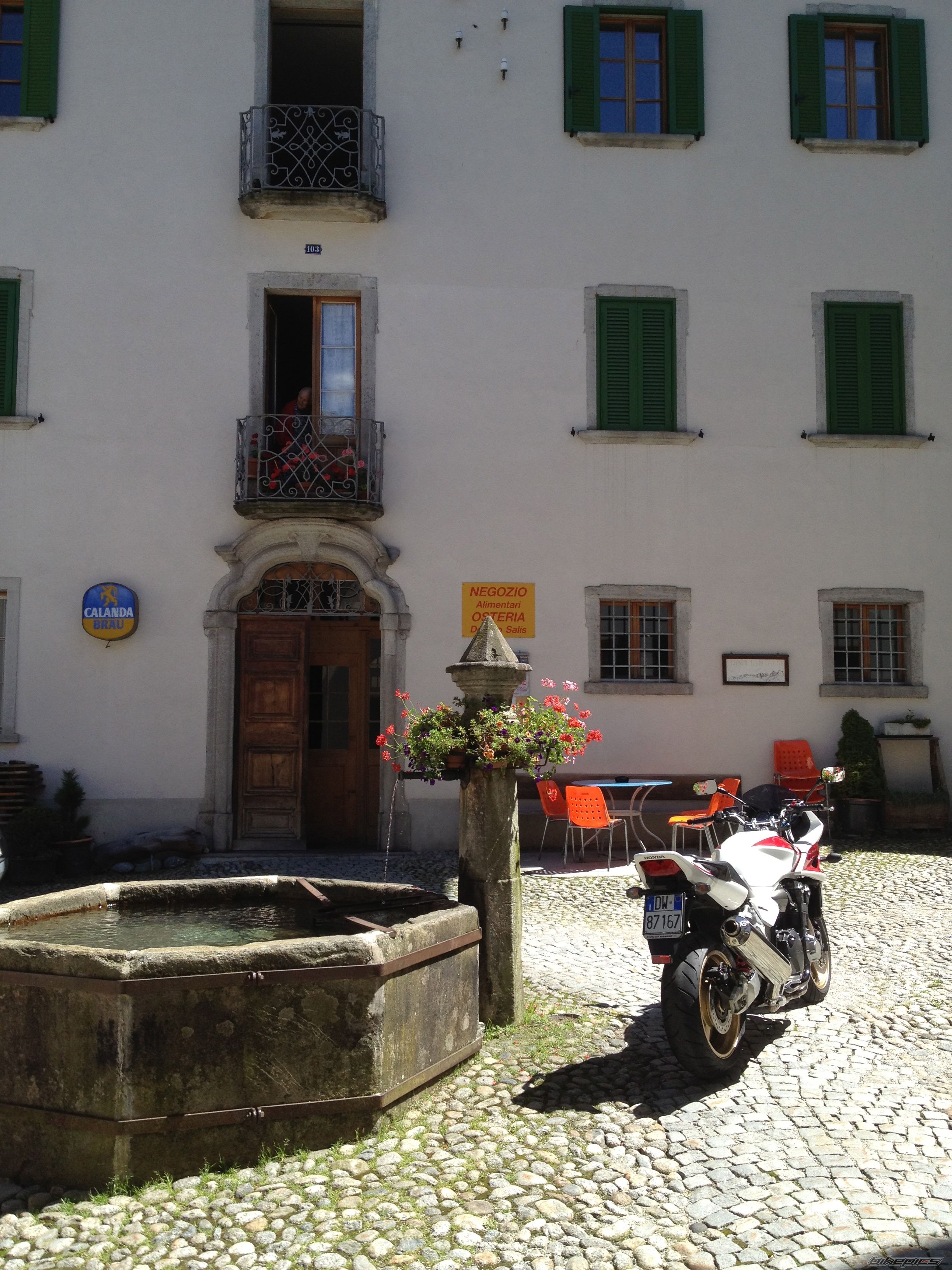 Photo 2438999