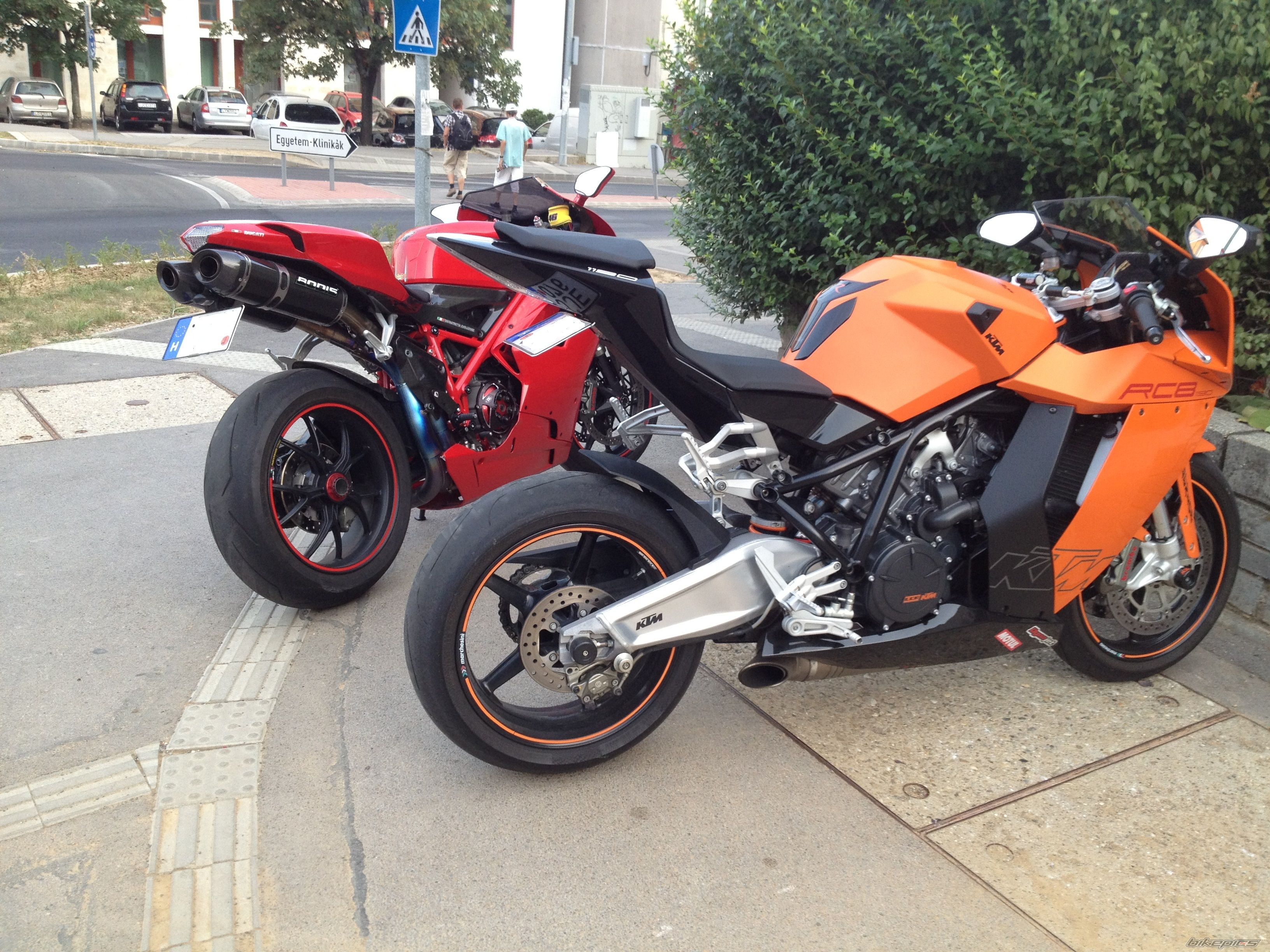 Photo 2439646