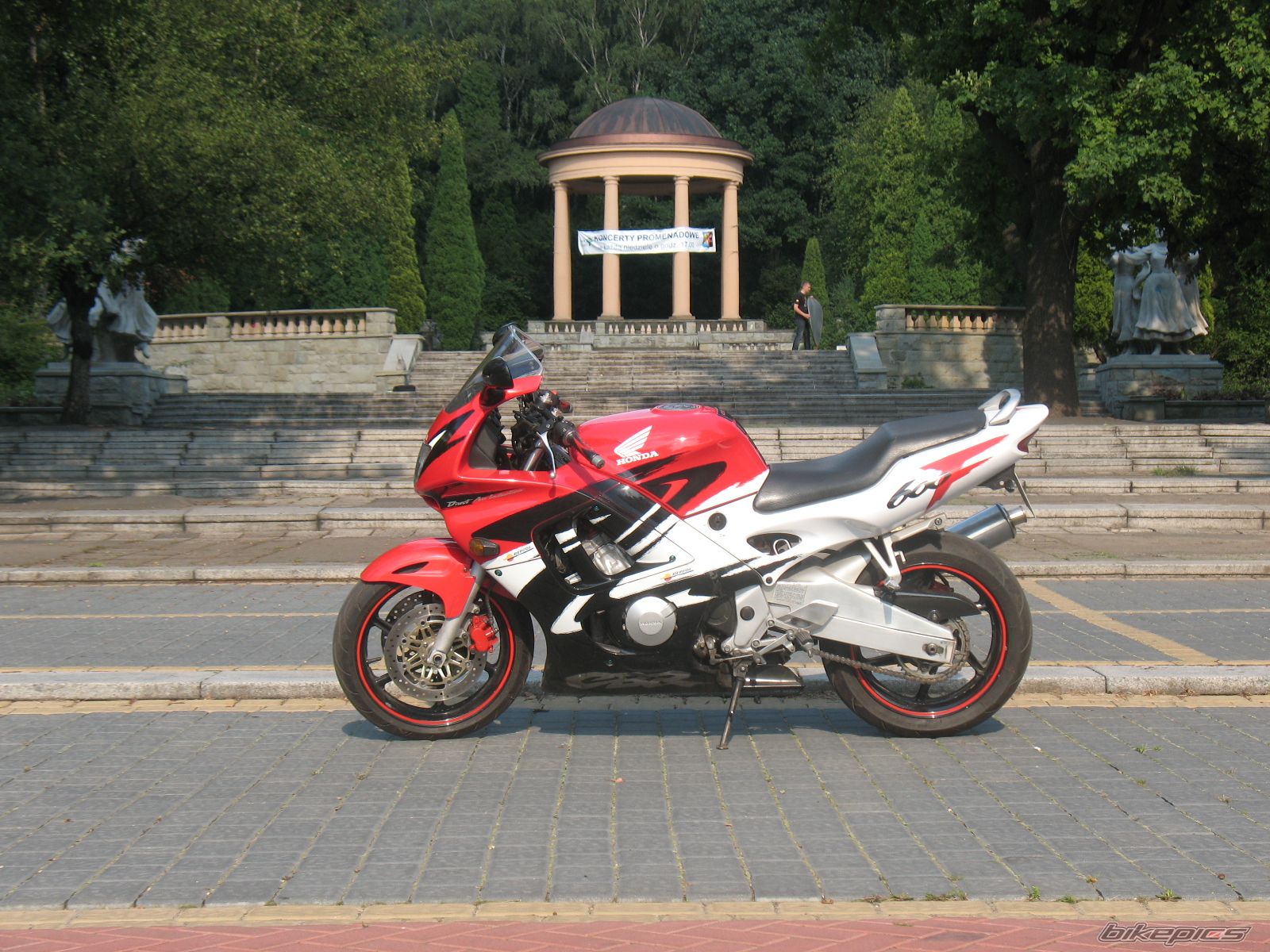 Photo 2443570