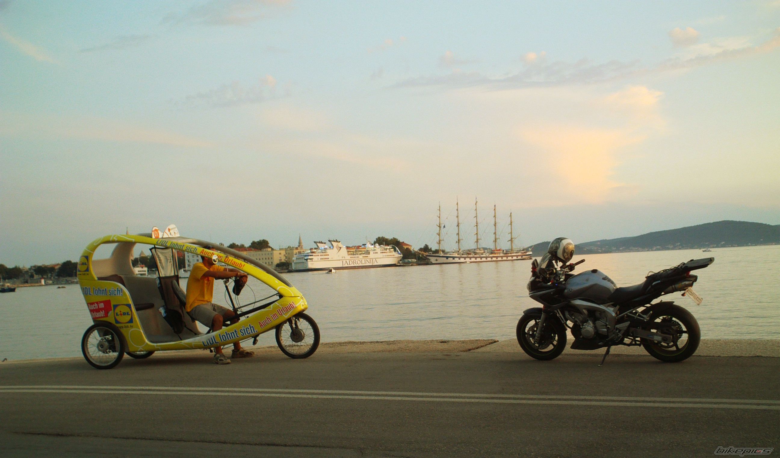 Photo 2453680