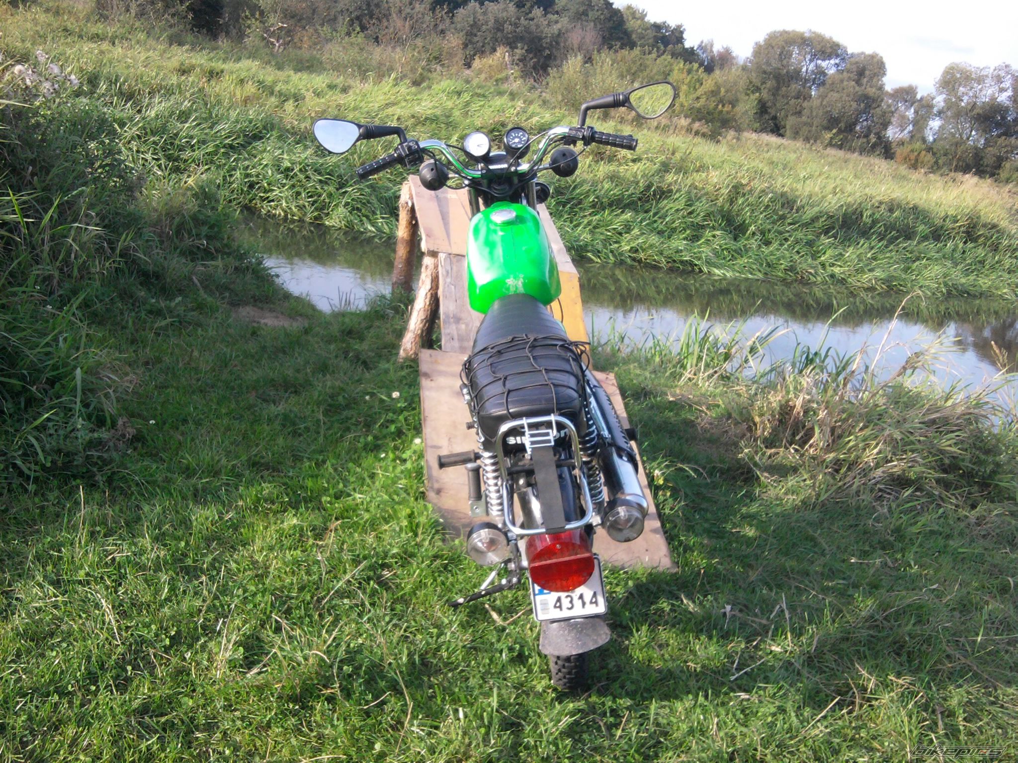 Photo 2453882