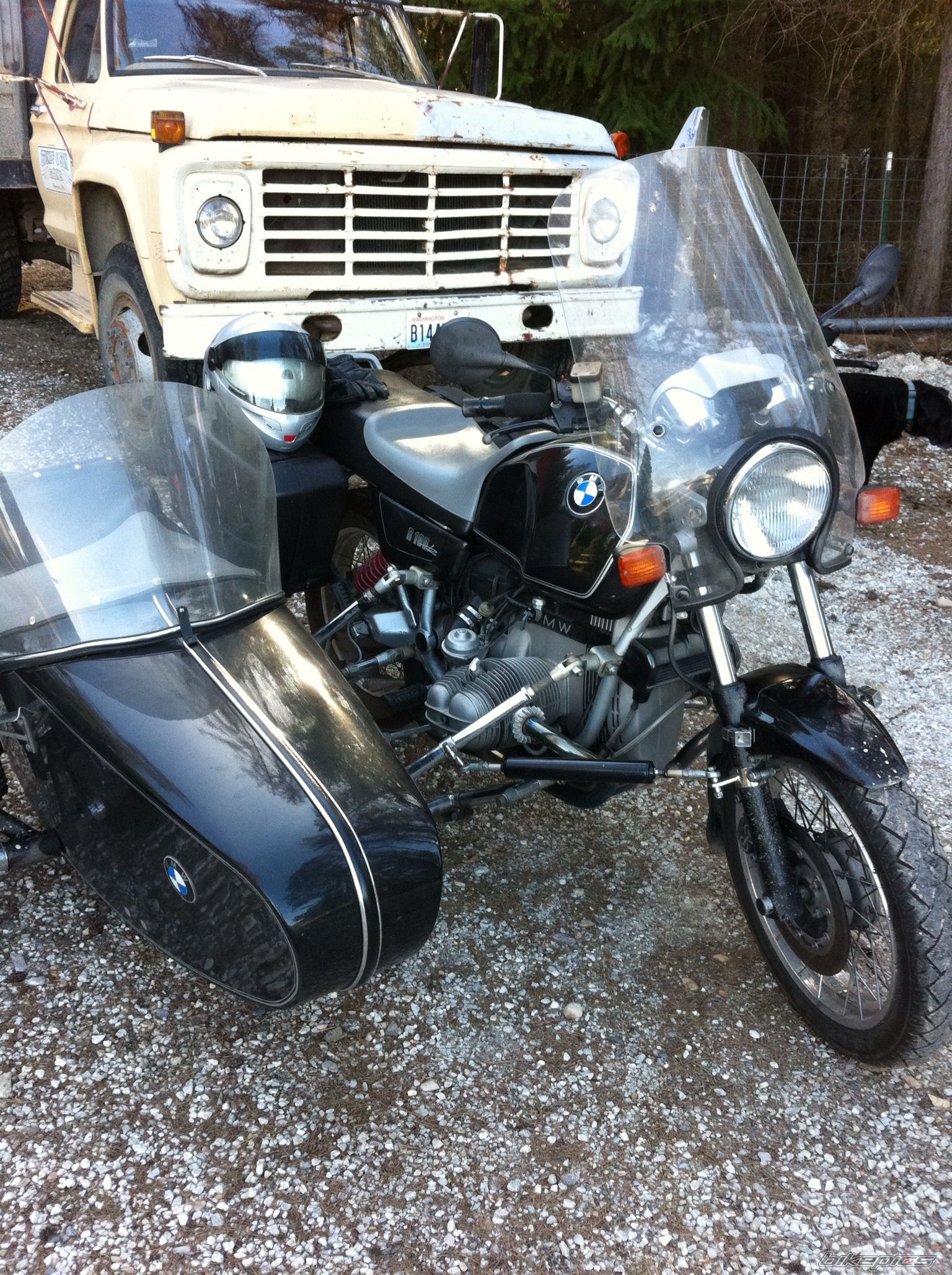 R 100 R