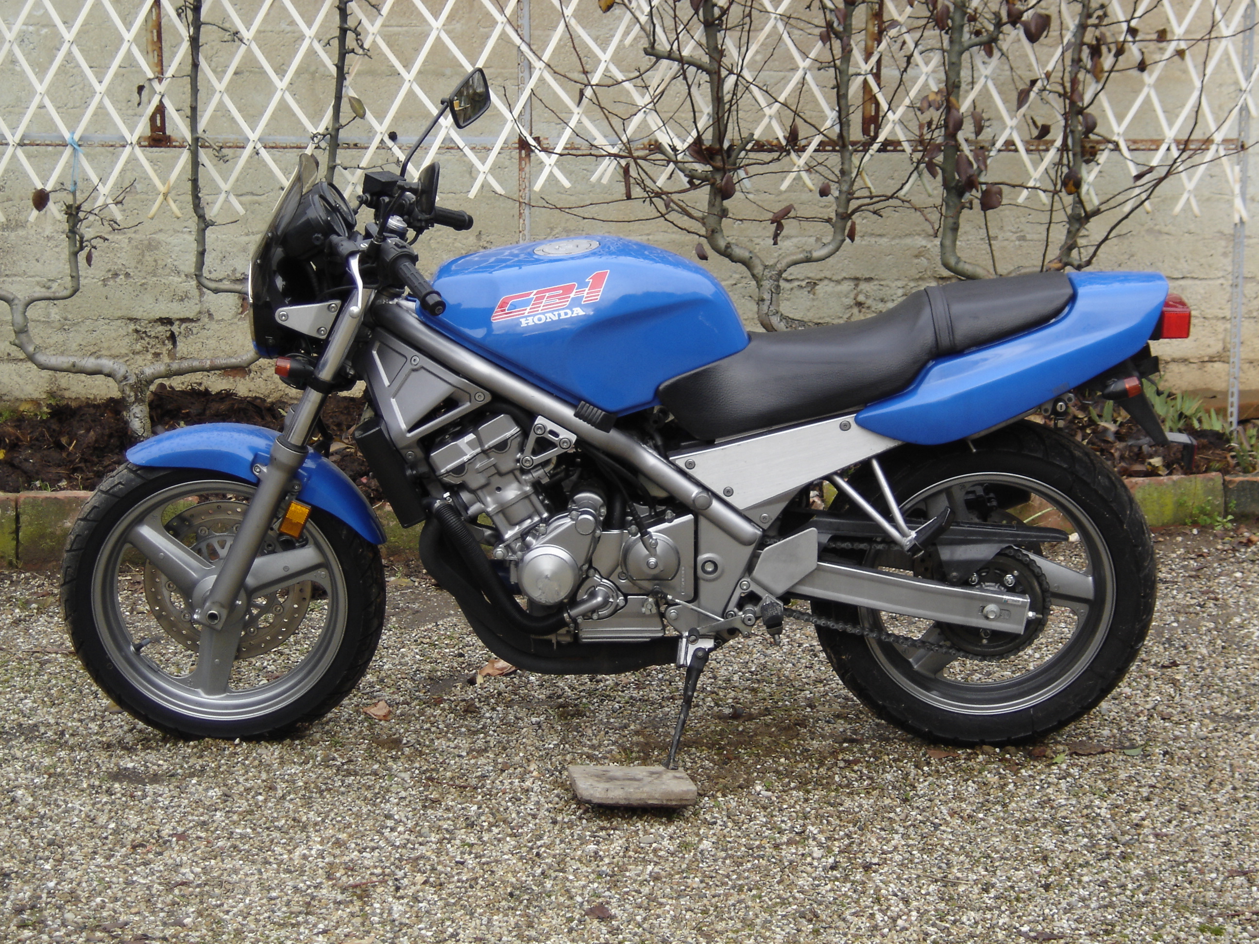 CB400F