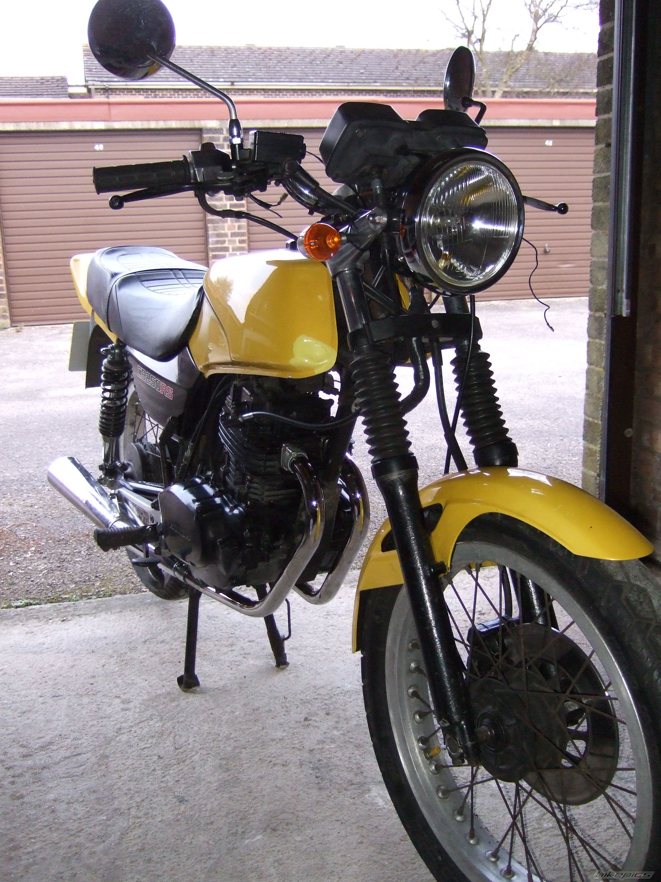 CB 250 RS