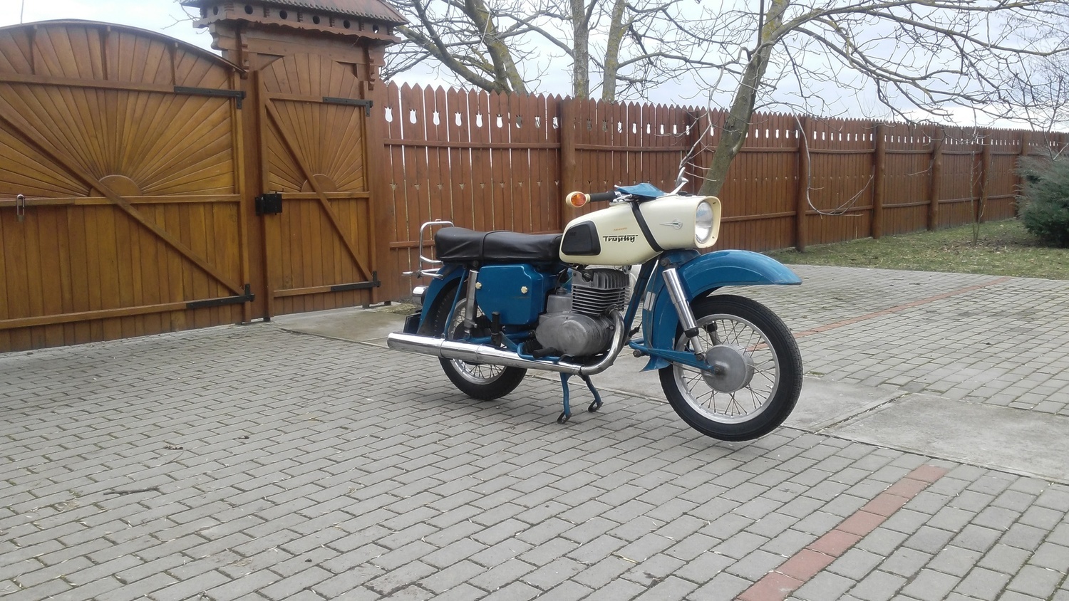 ES 250