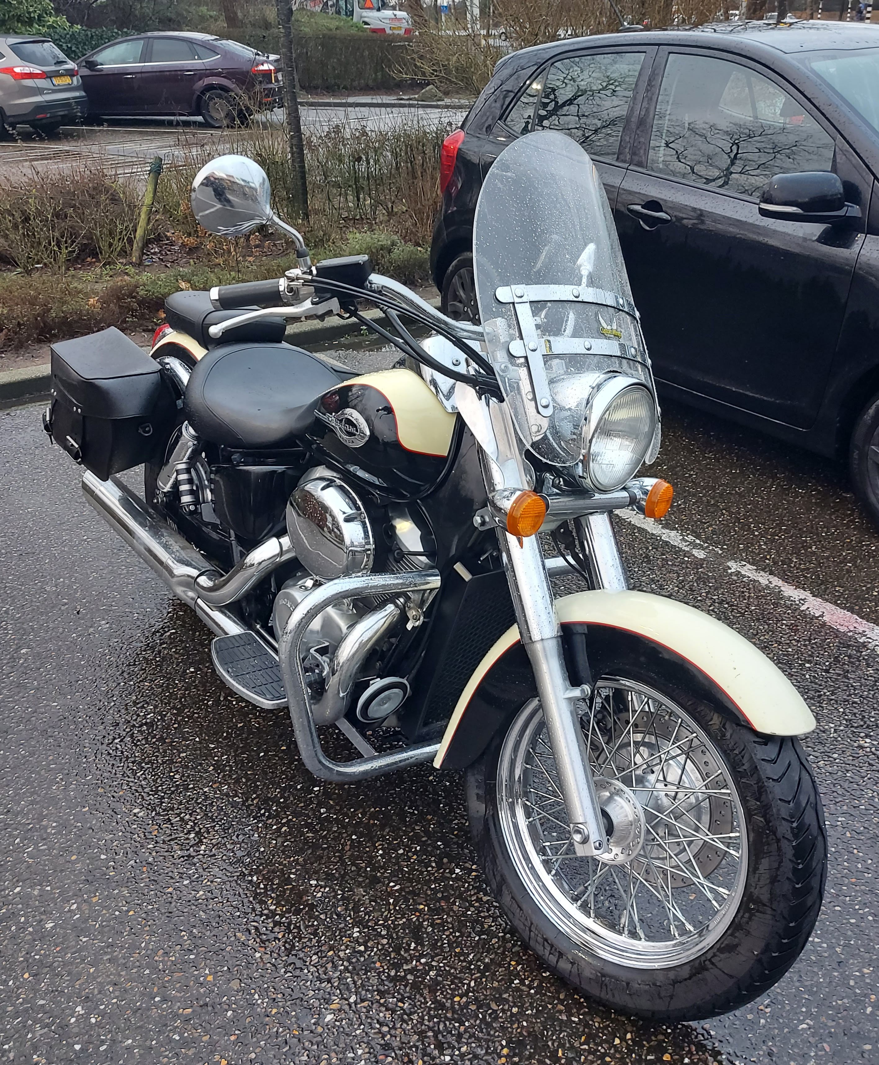 VT 750 (Shadow)