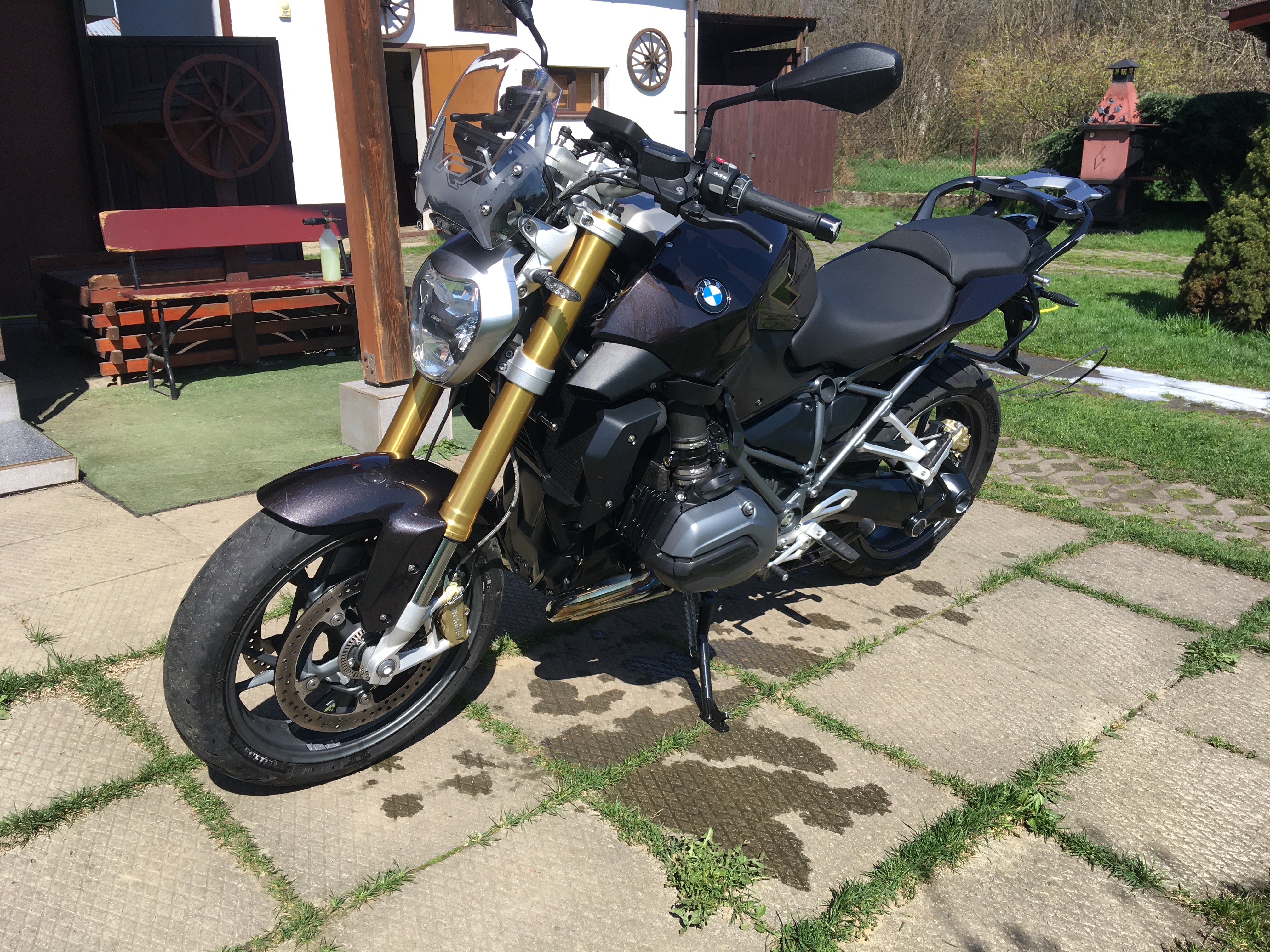 R1200r
