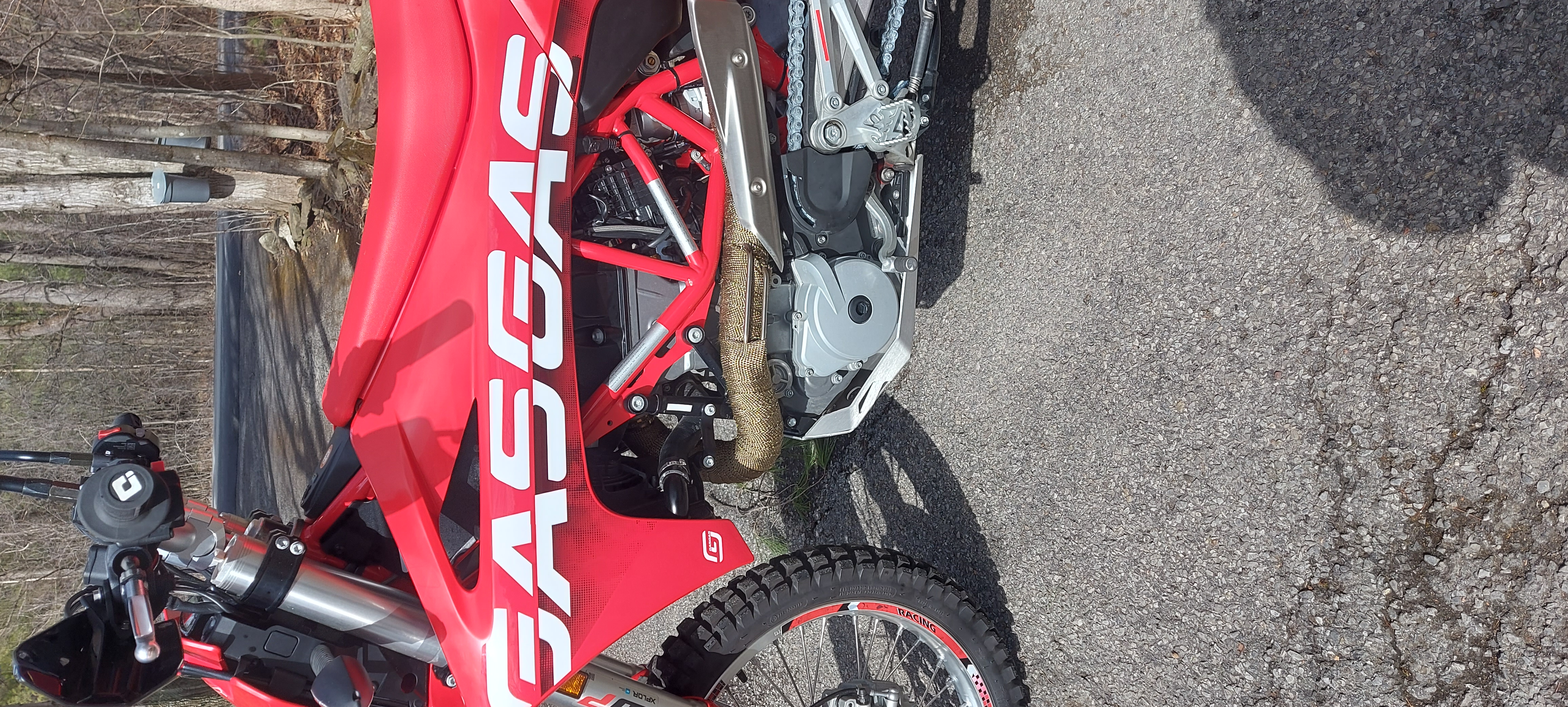 ES 700