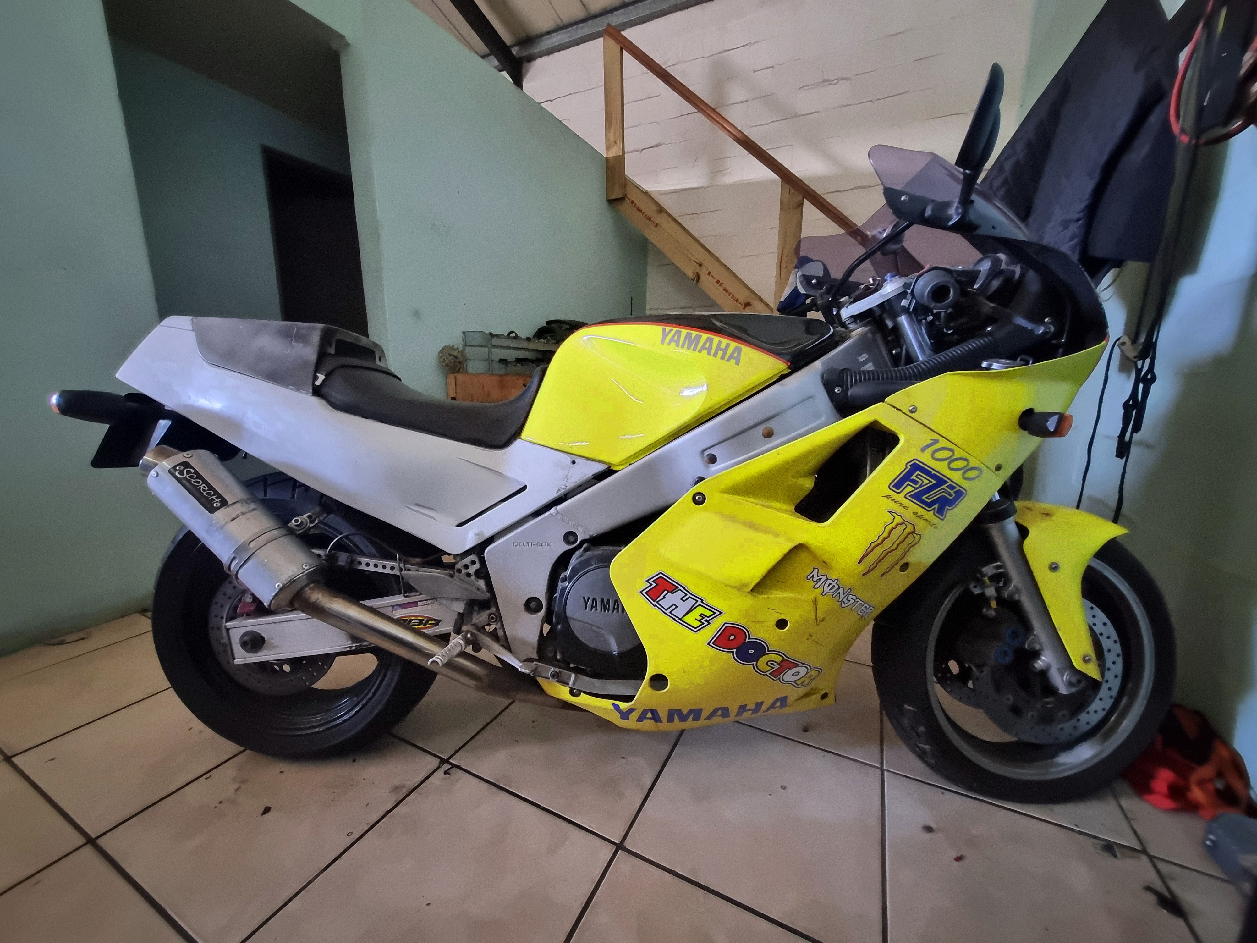 Yamaha FZR 1000