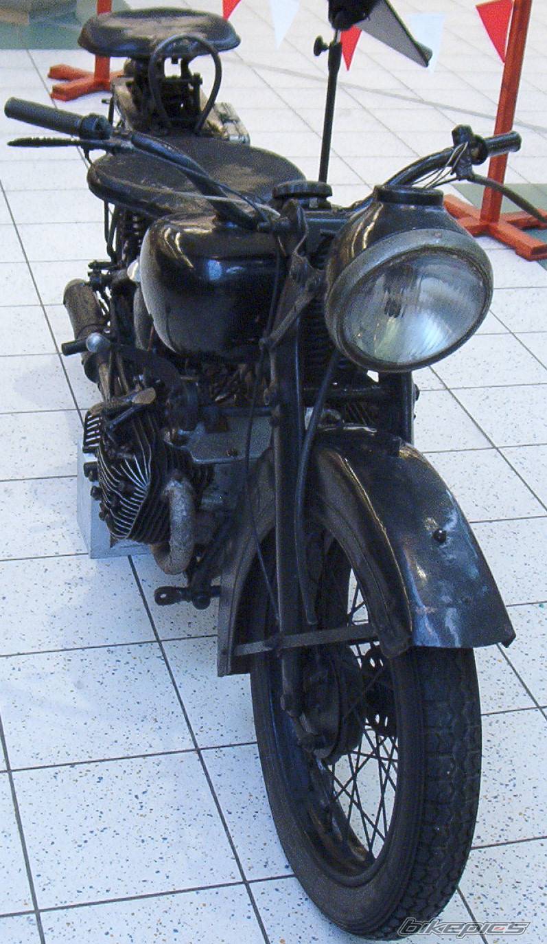 800