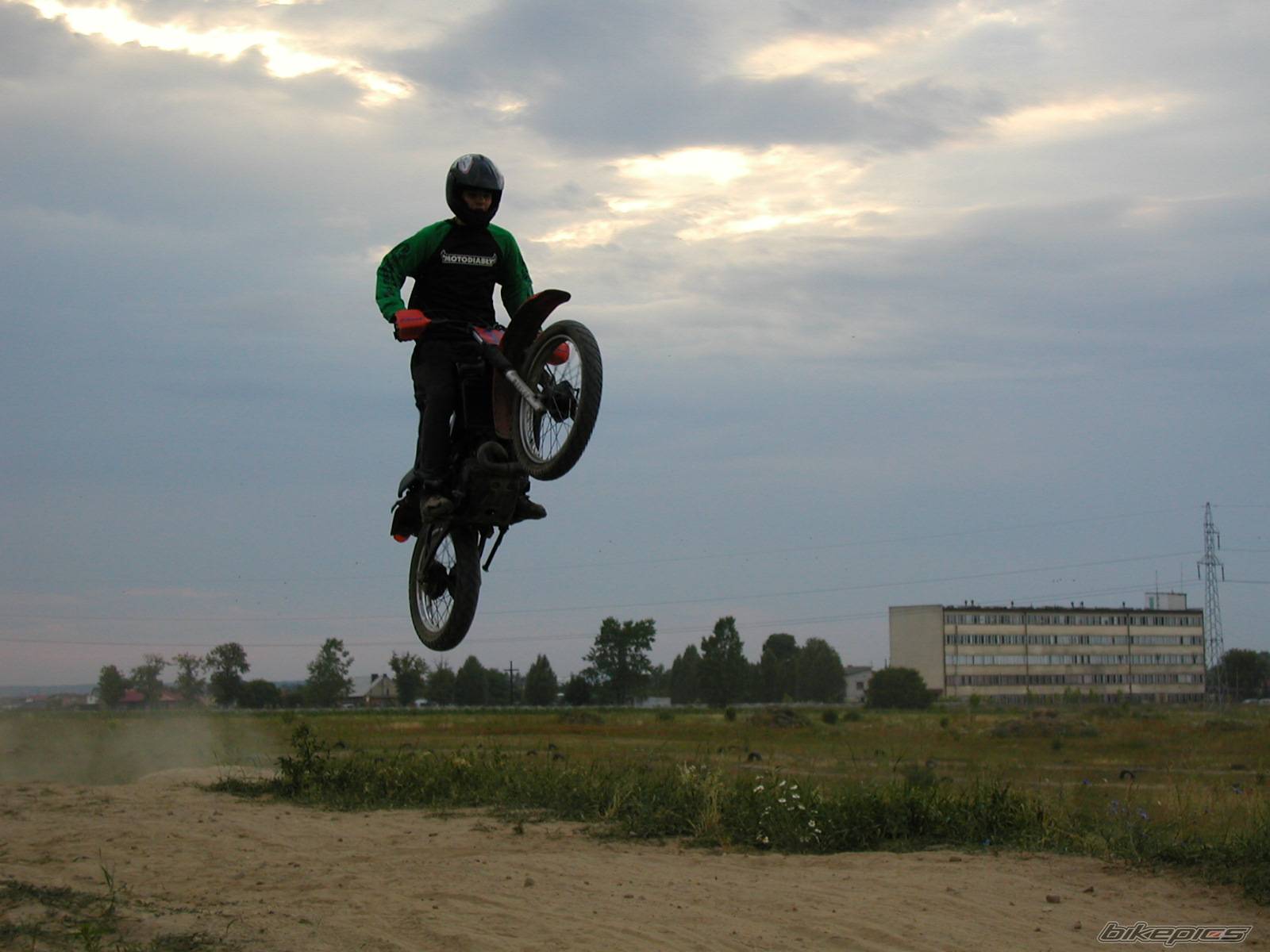 Photo 69991