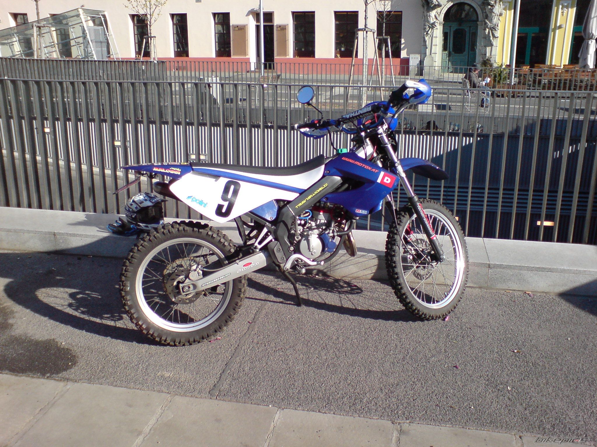 Photo 853695