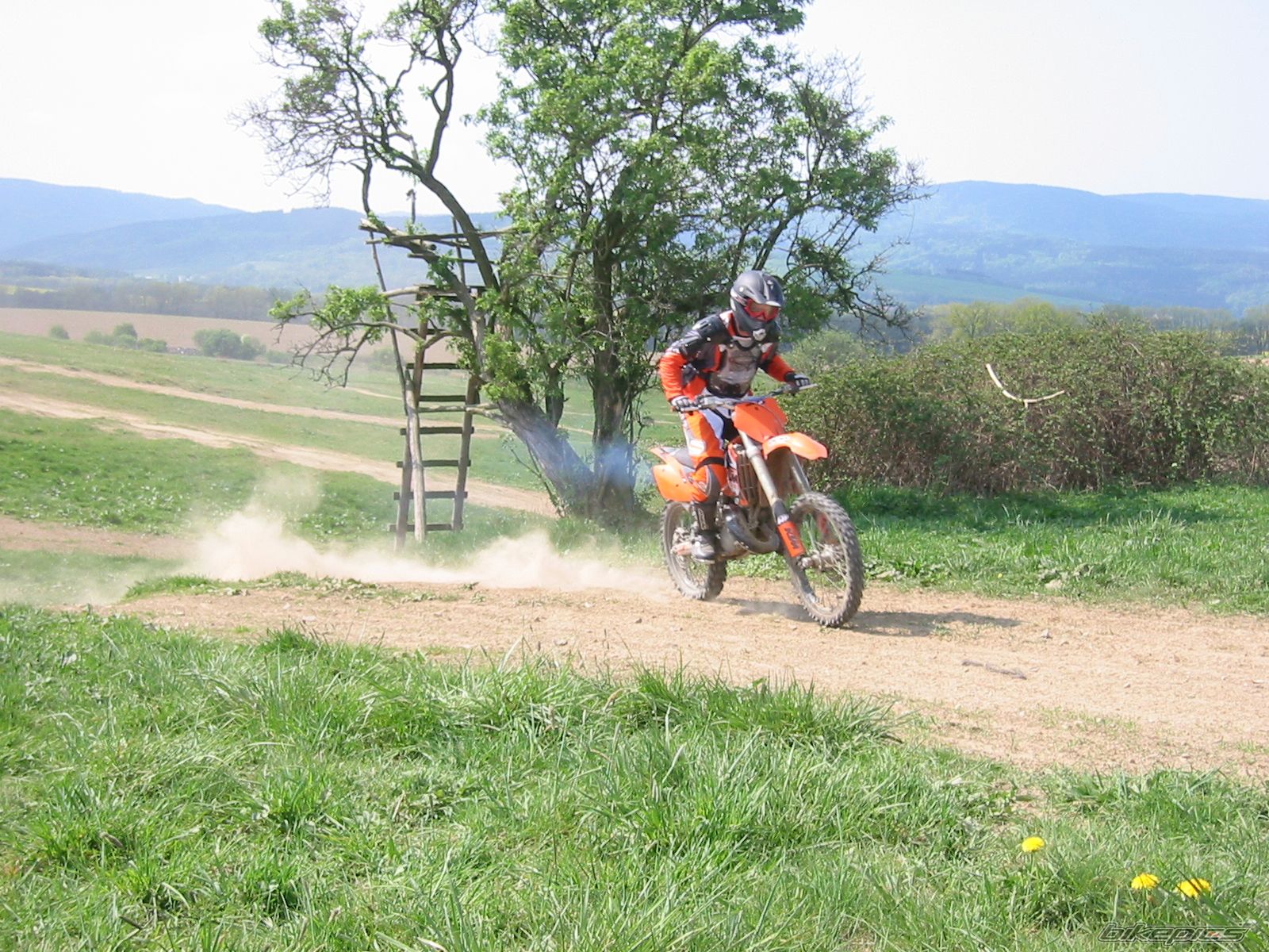 Bike Photo 879056