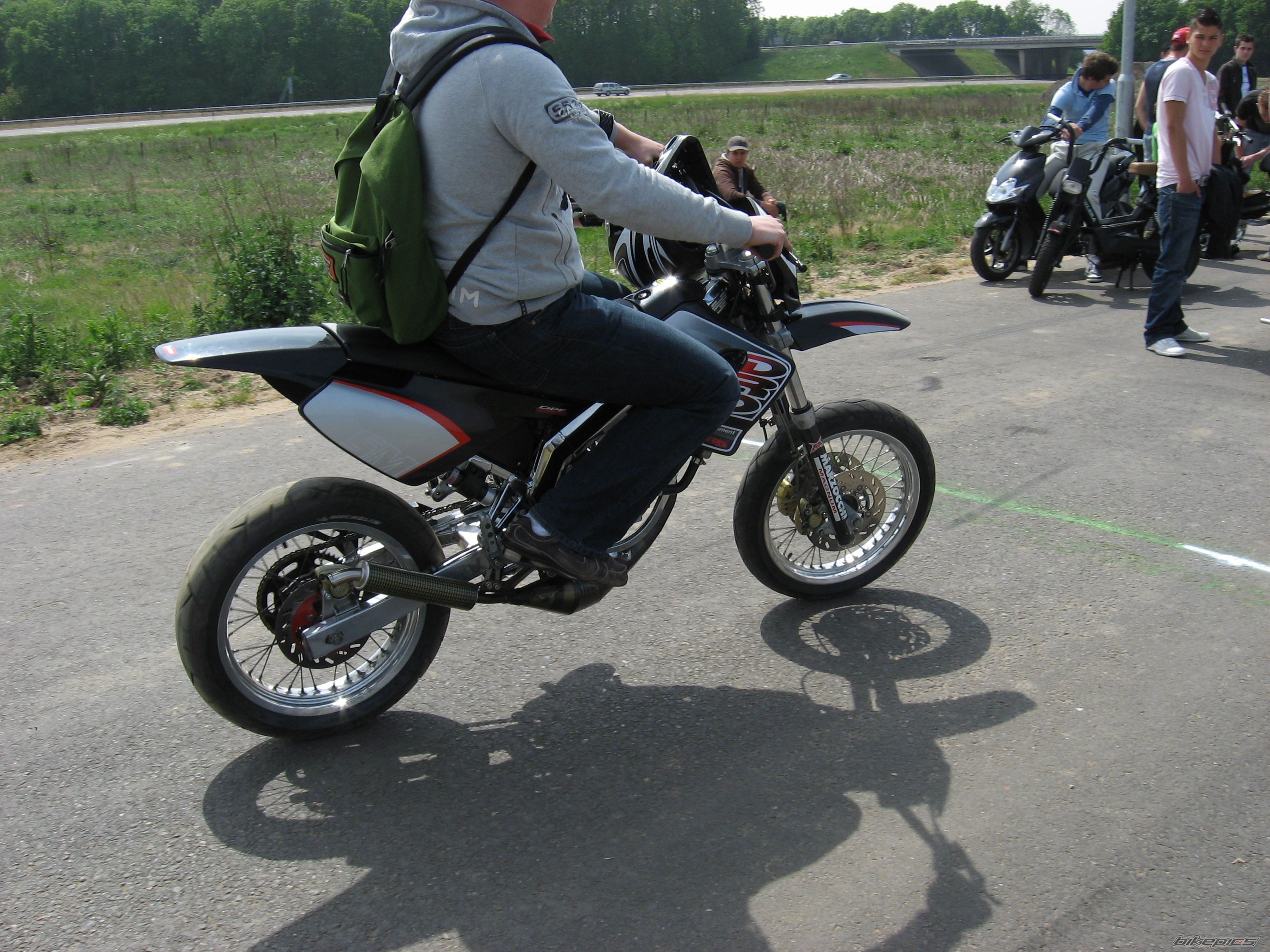 Bike Photo 888955