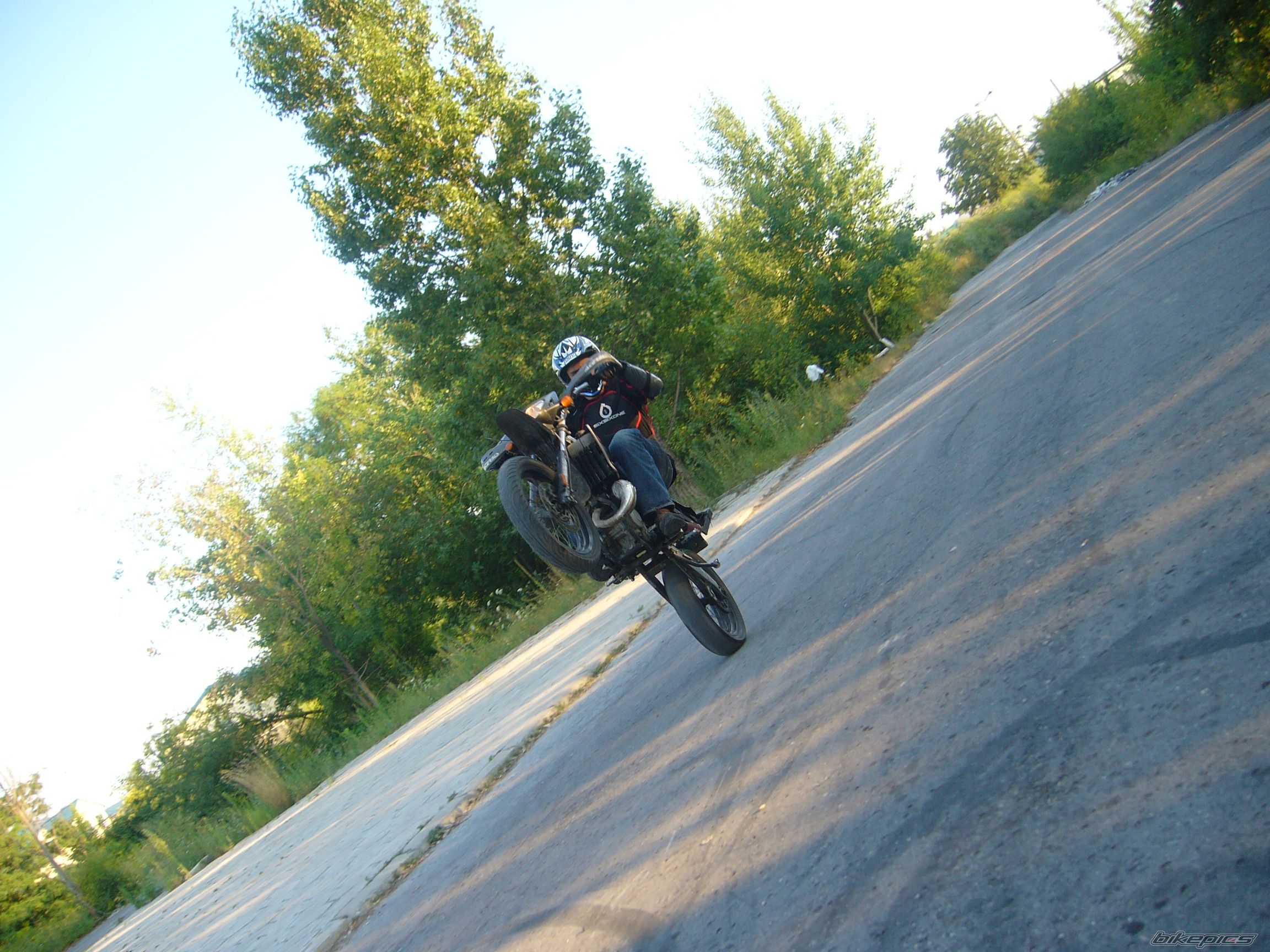 Bike Photo 966009