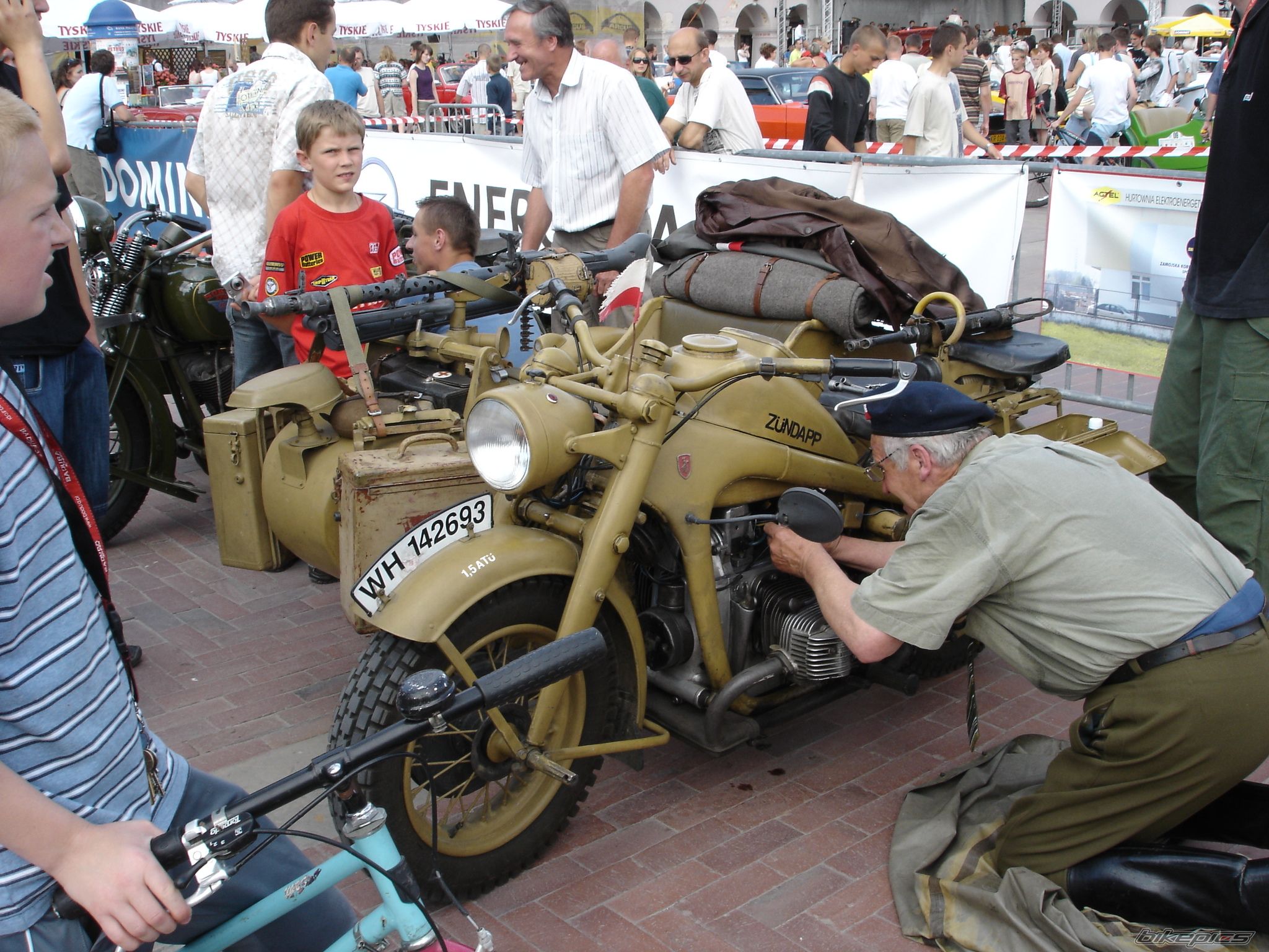Bike Photo 988211