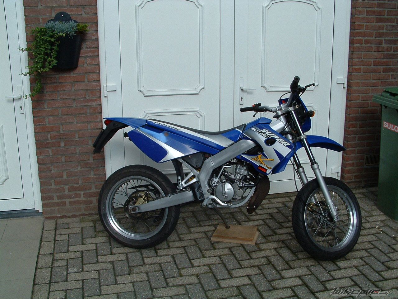 Bike Photo 990113