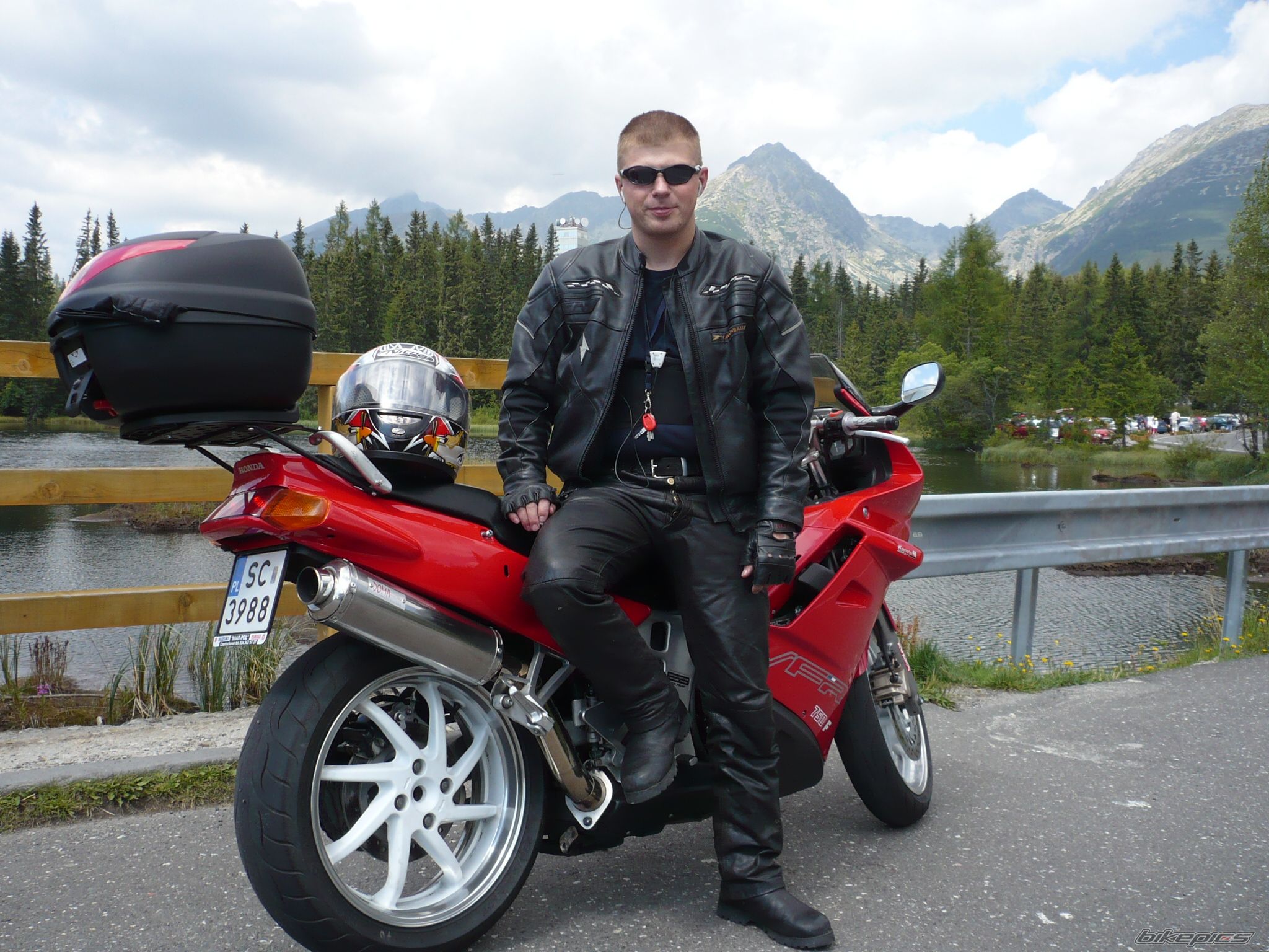 Bike Photo 999074