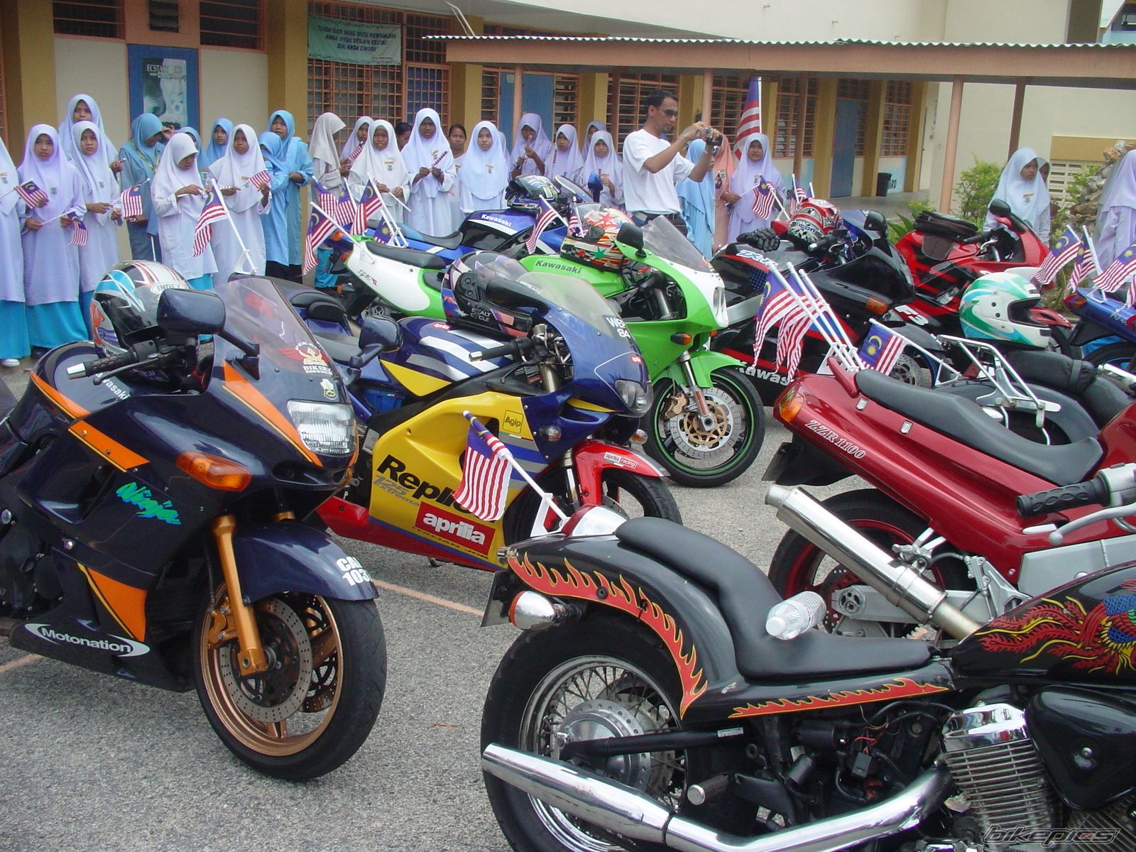 Bike Photo 999339