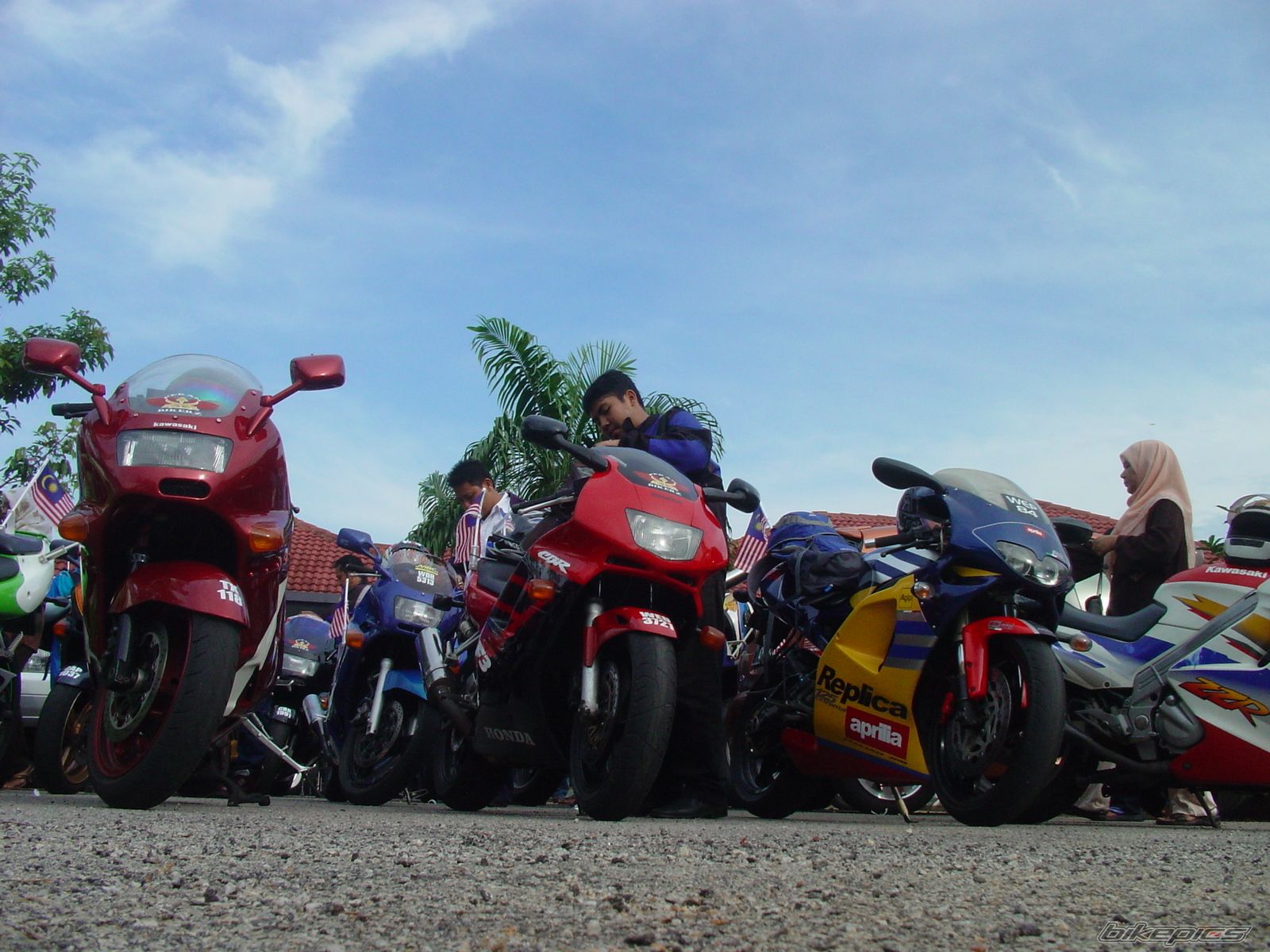 Bike Photo 999349