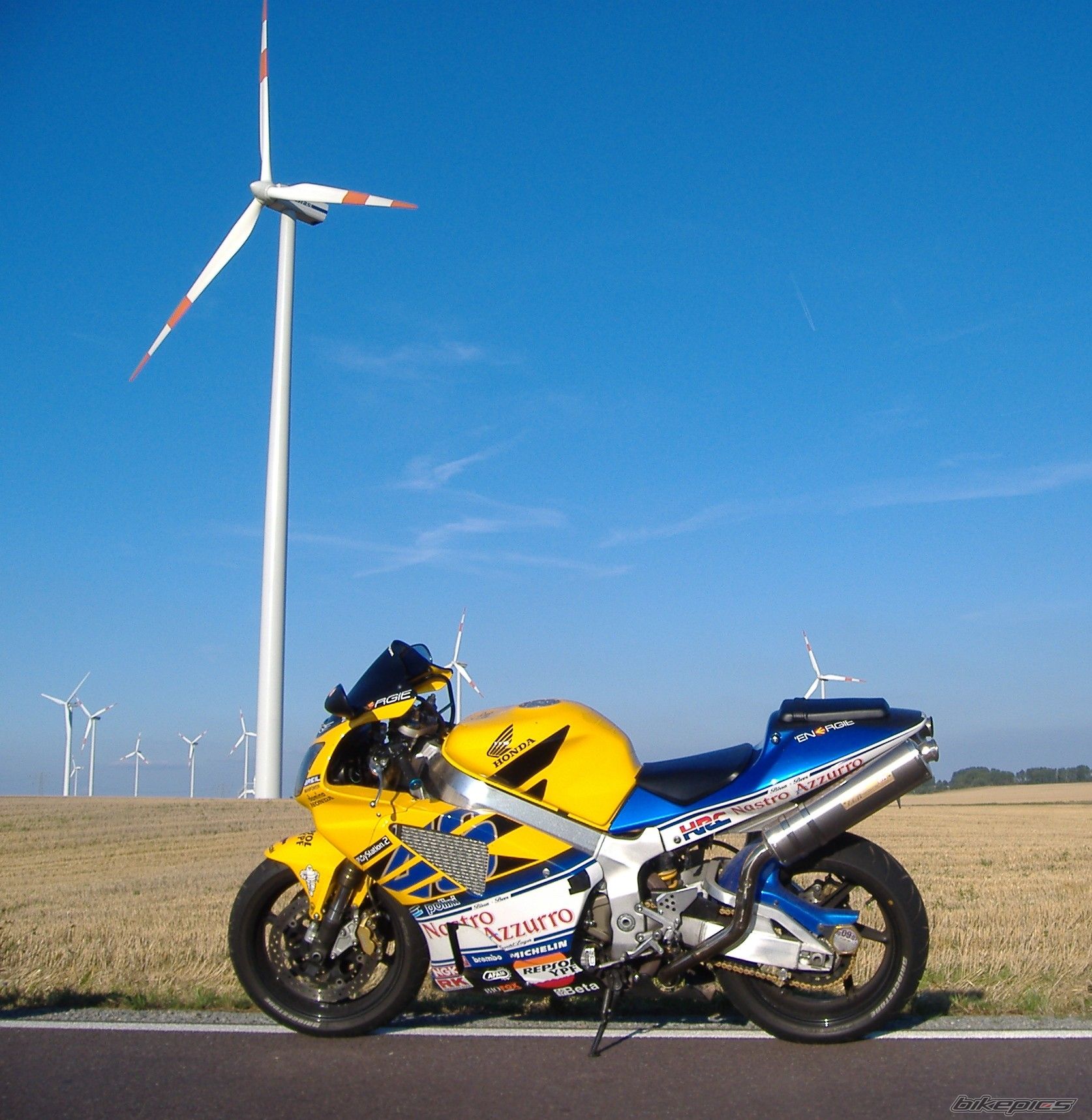 Bike Photo 999510
