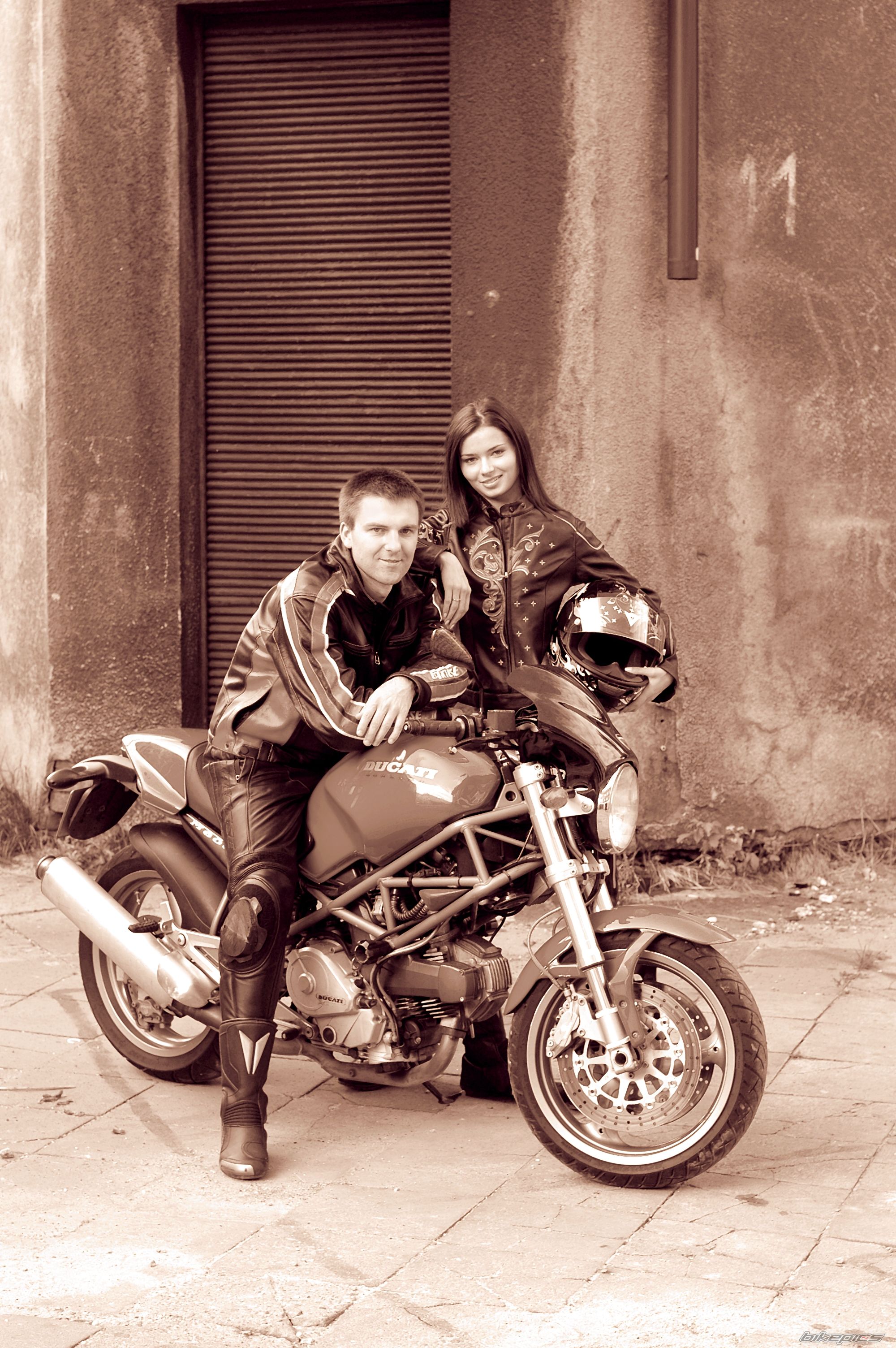 Bike Photo 999707